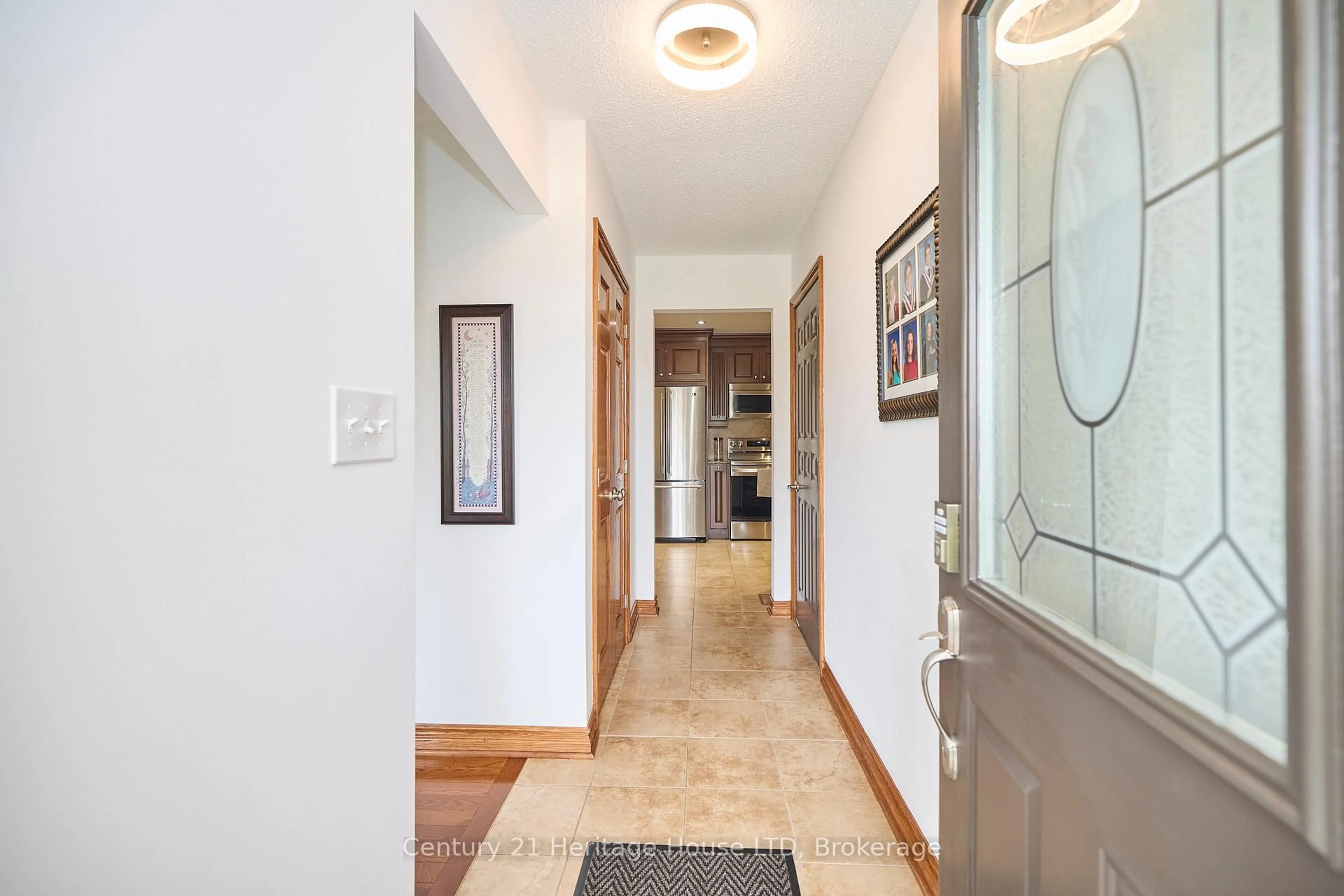 Indoor entryway for 7 HUNTINGTON Lane, St. Catharines Ontario L2S 3J5