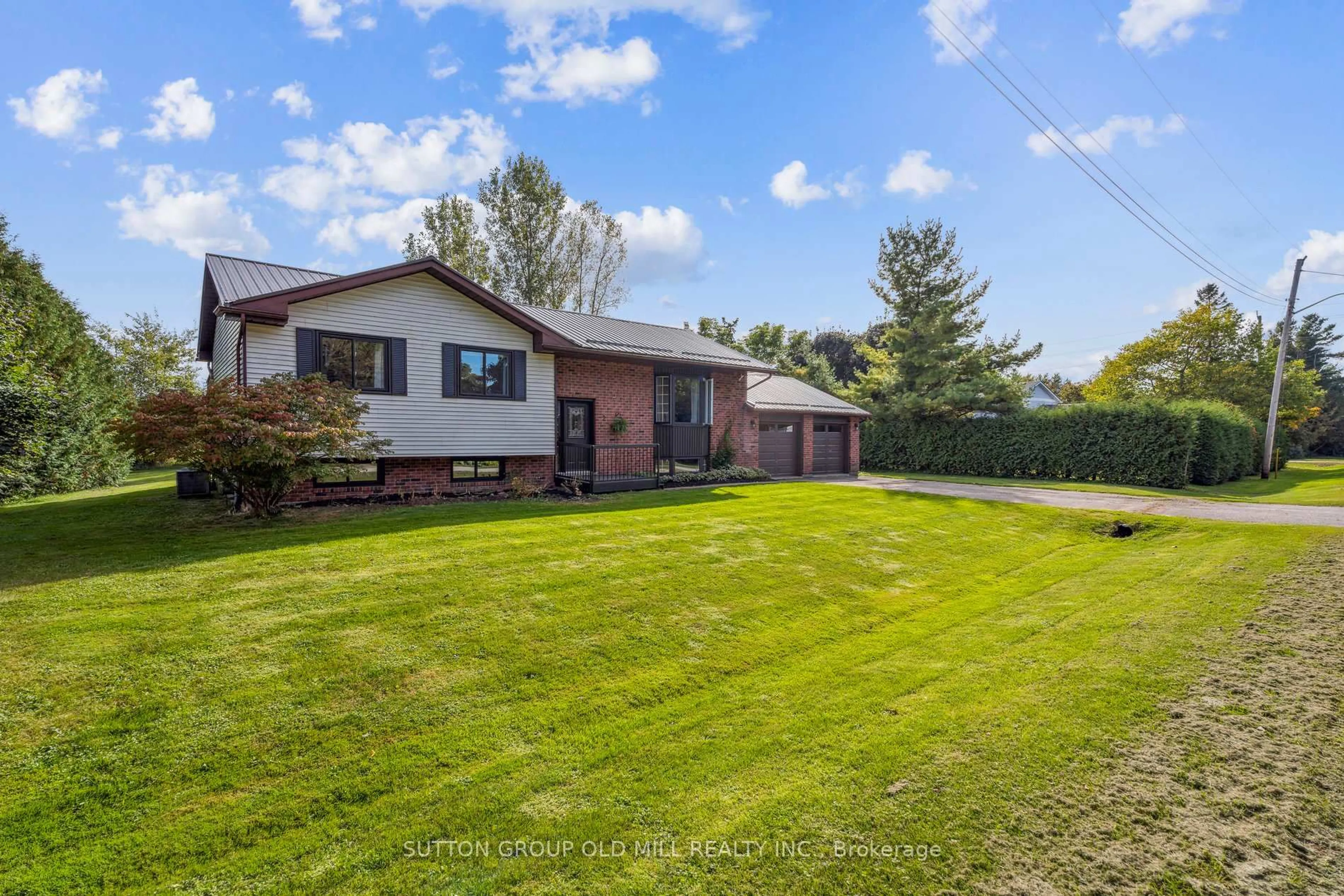 A pic from outside/outdoor area/front of a property/back of a property/a pic from drone, unknown for 2 Menary Dr, Amaranth Ontario L9W 3Y6