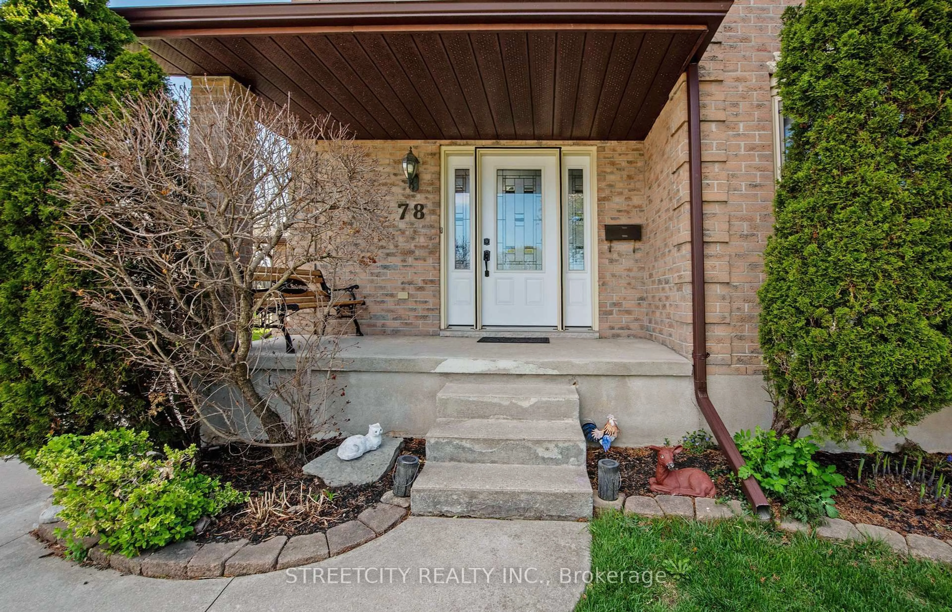Indoor entryway for 78 Sussex Pl, London East Ontario N5Y 5H3