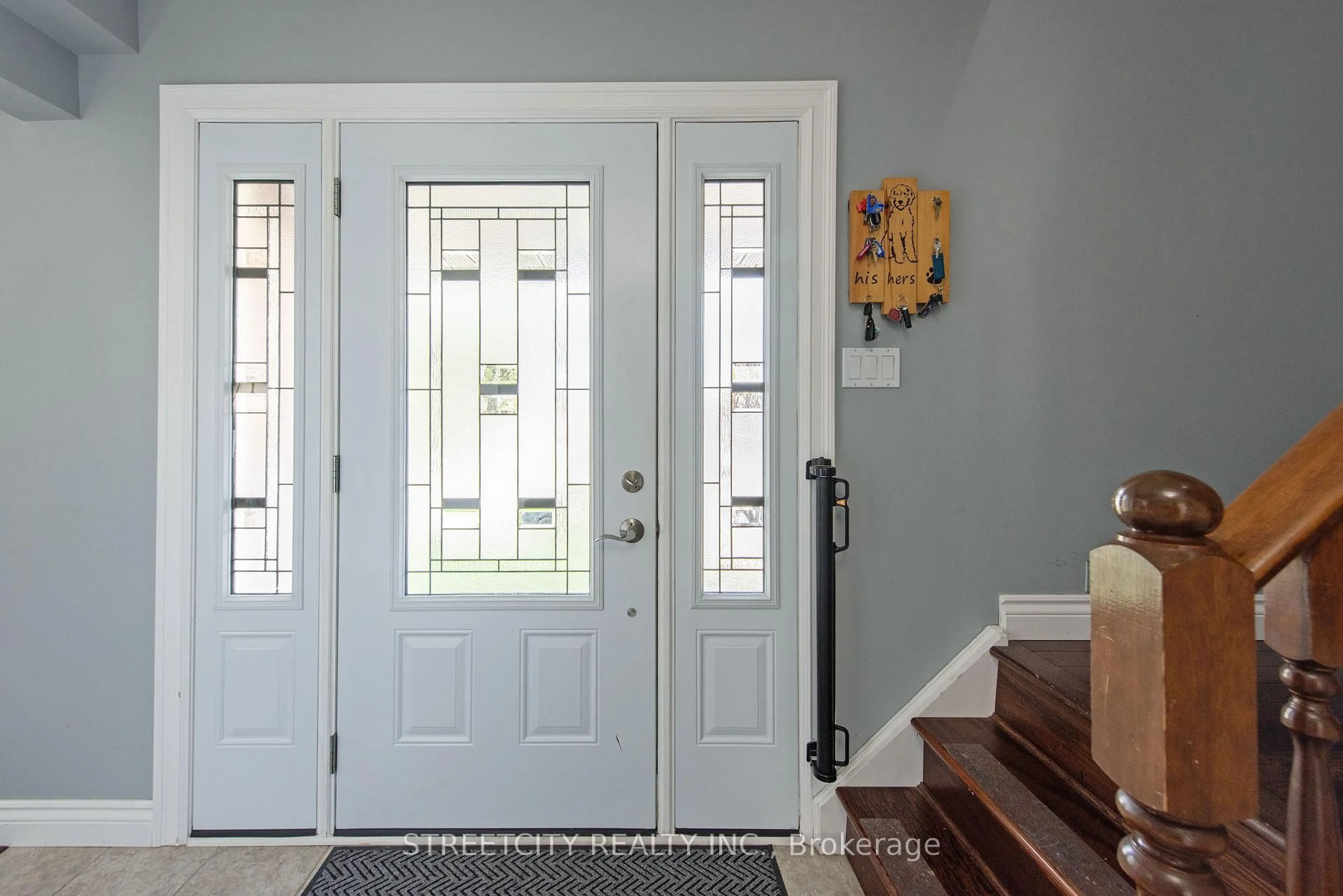 Indoor entryway for 78 Sussex Pl, London East Ontario N5Y 5H3