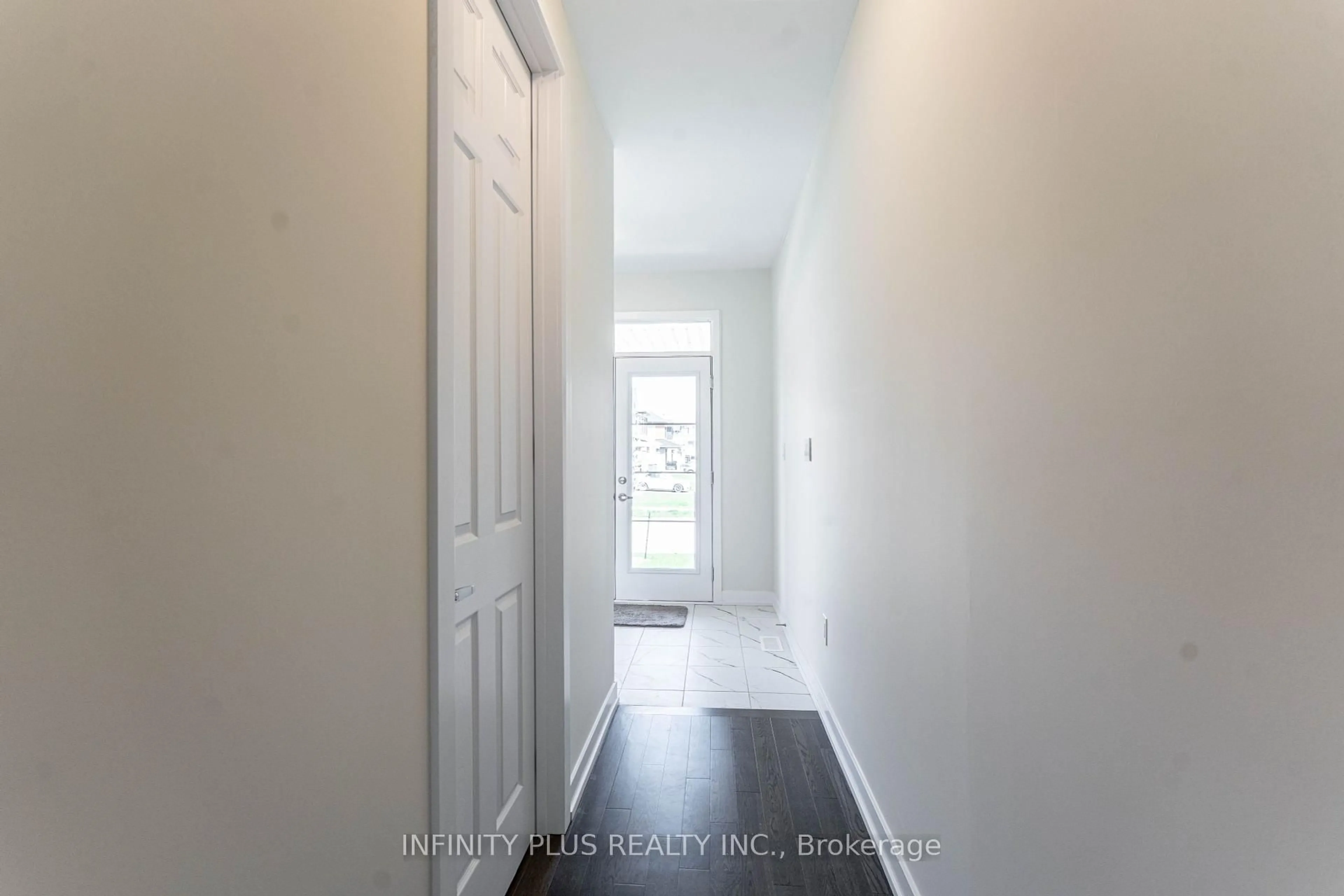 Indoor entryway for 22 Sunflower Cres, Thorold Ontario L0S 1K0