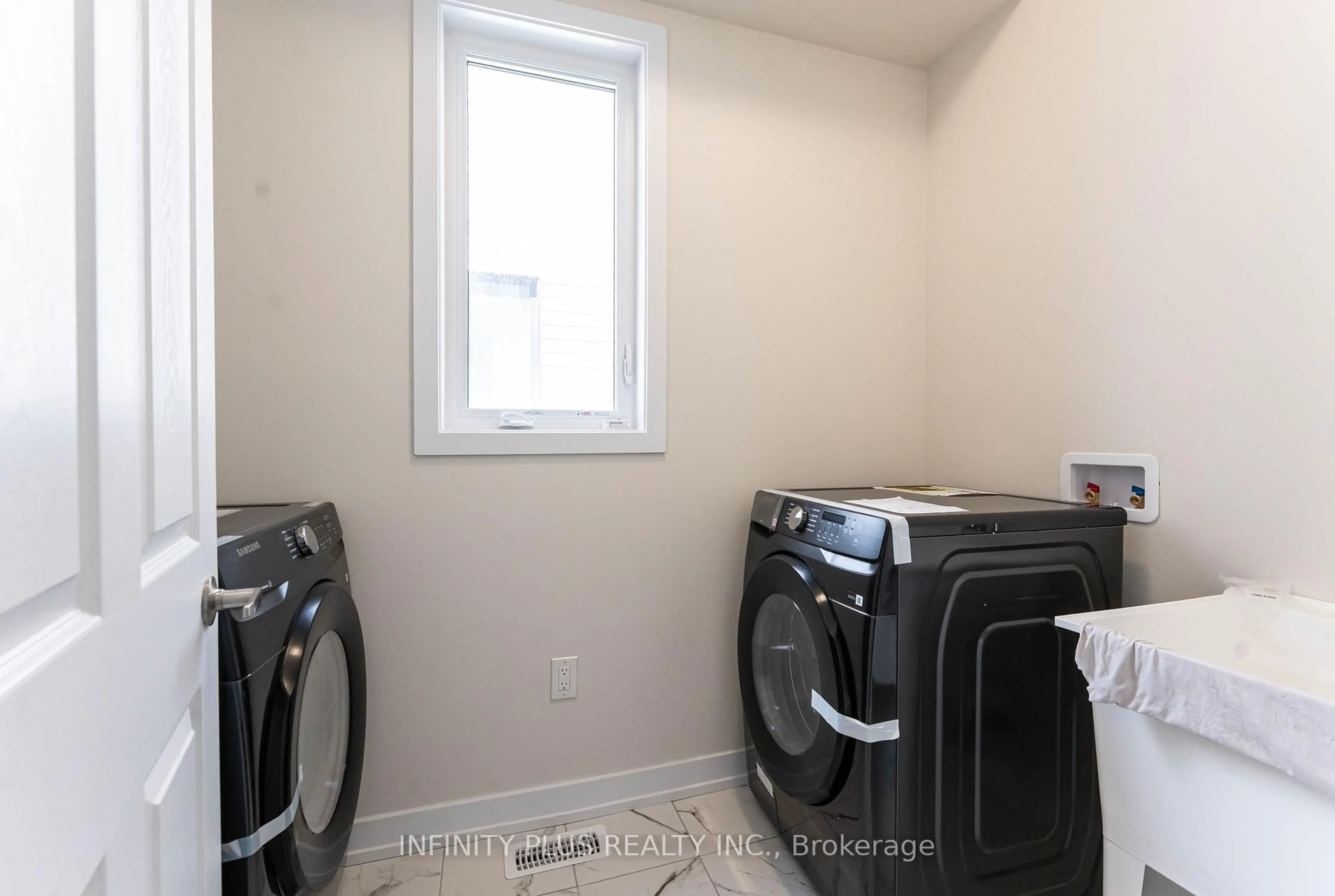 Laundry room for 22 Sunflower Cres, Thorold Ontario L0S 1K0