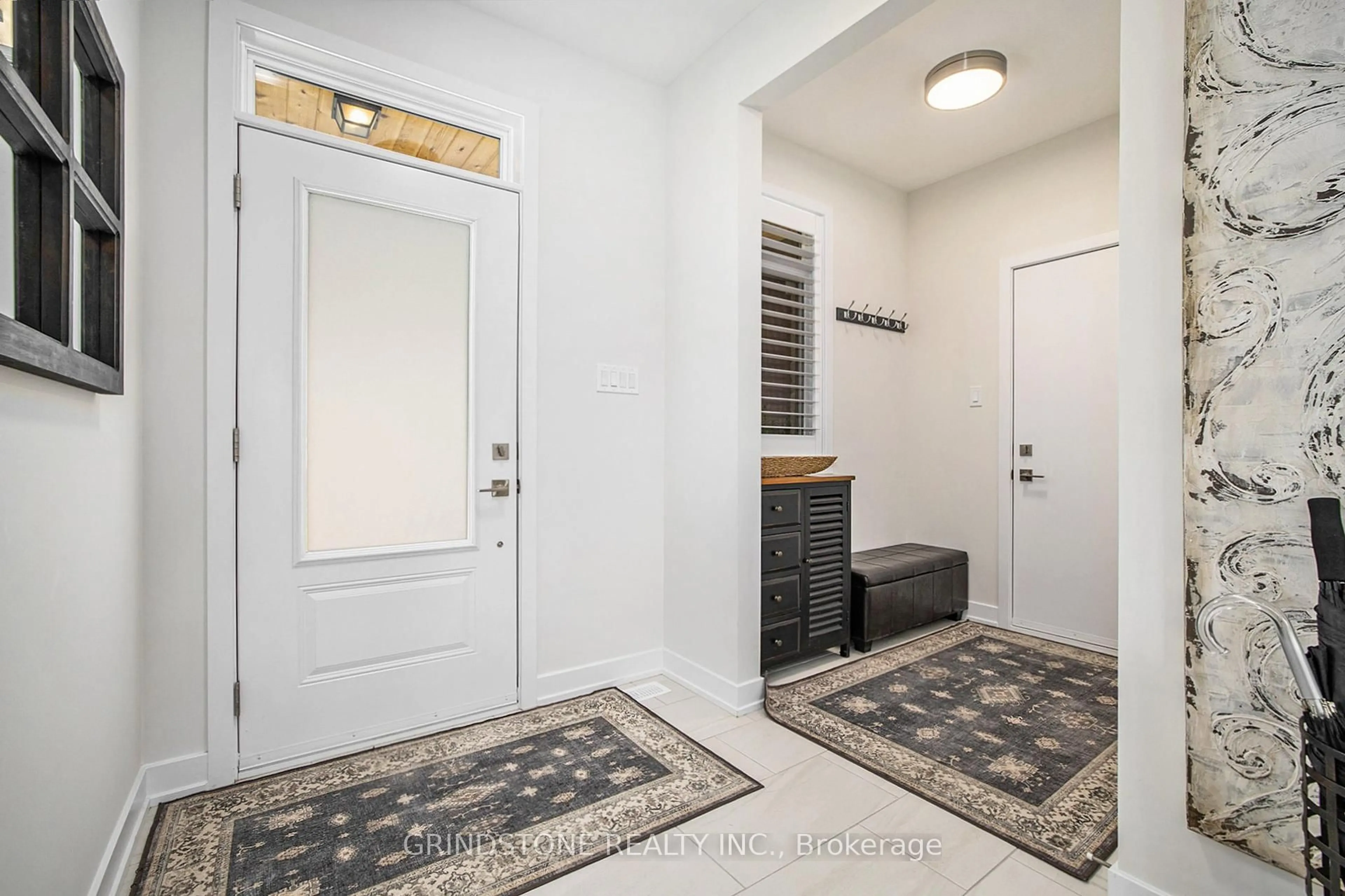 Indoor entryway for 52 Morning Flight Crt, Calabogie Ontario K0J 1H0