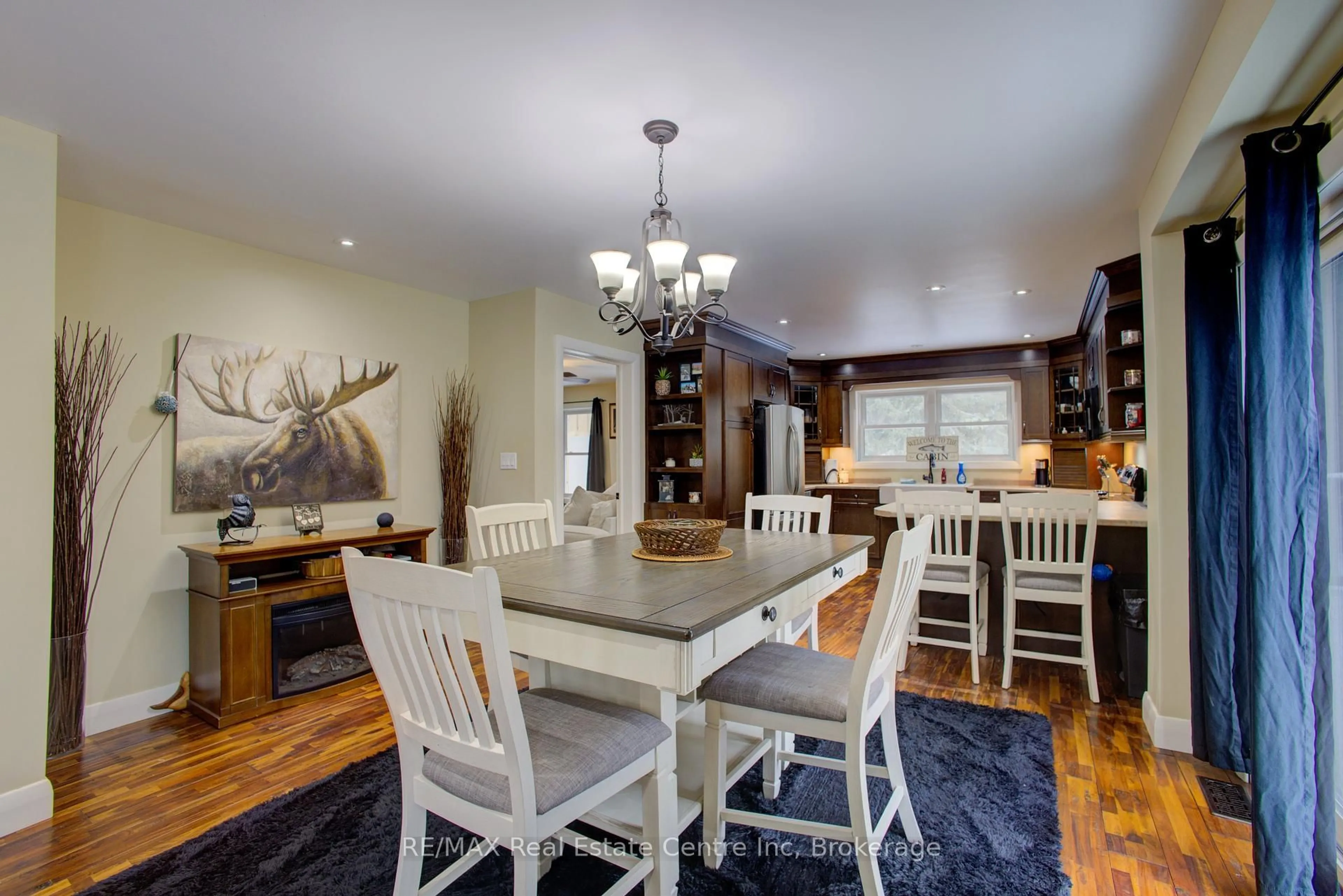 Dining room, wood/laminate floor for 49 North Broadway St, Centre Wellington Ontario N0B 1J0