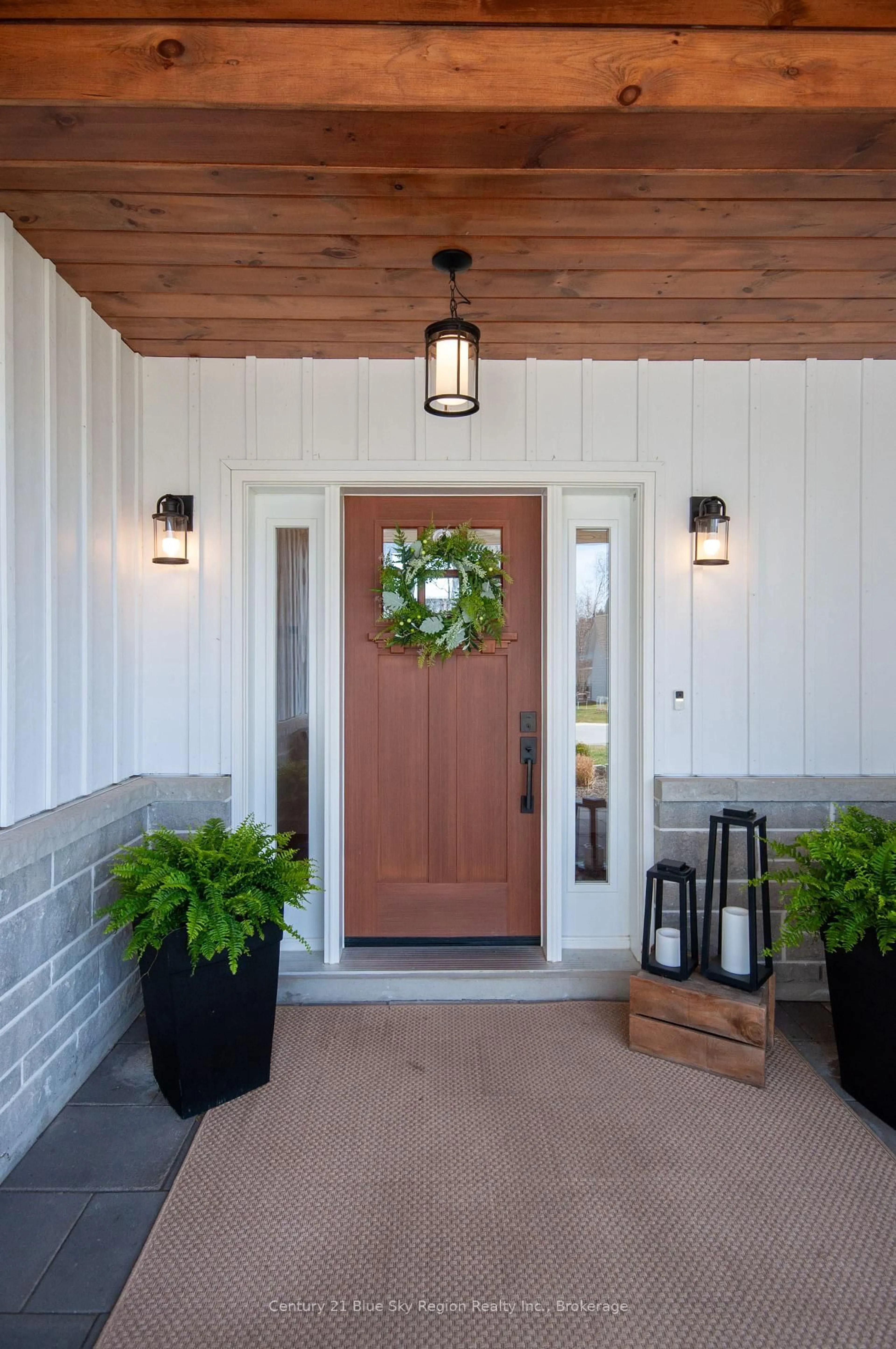 Indoor entryway for 8 Chateau Rdge, North Bay Ontario P1C 0B9
