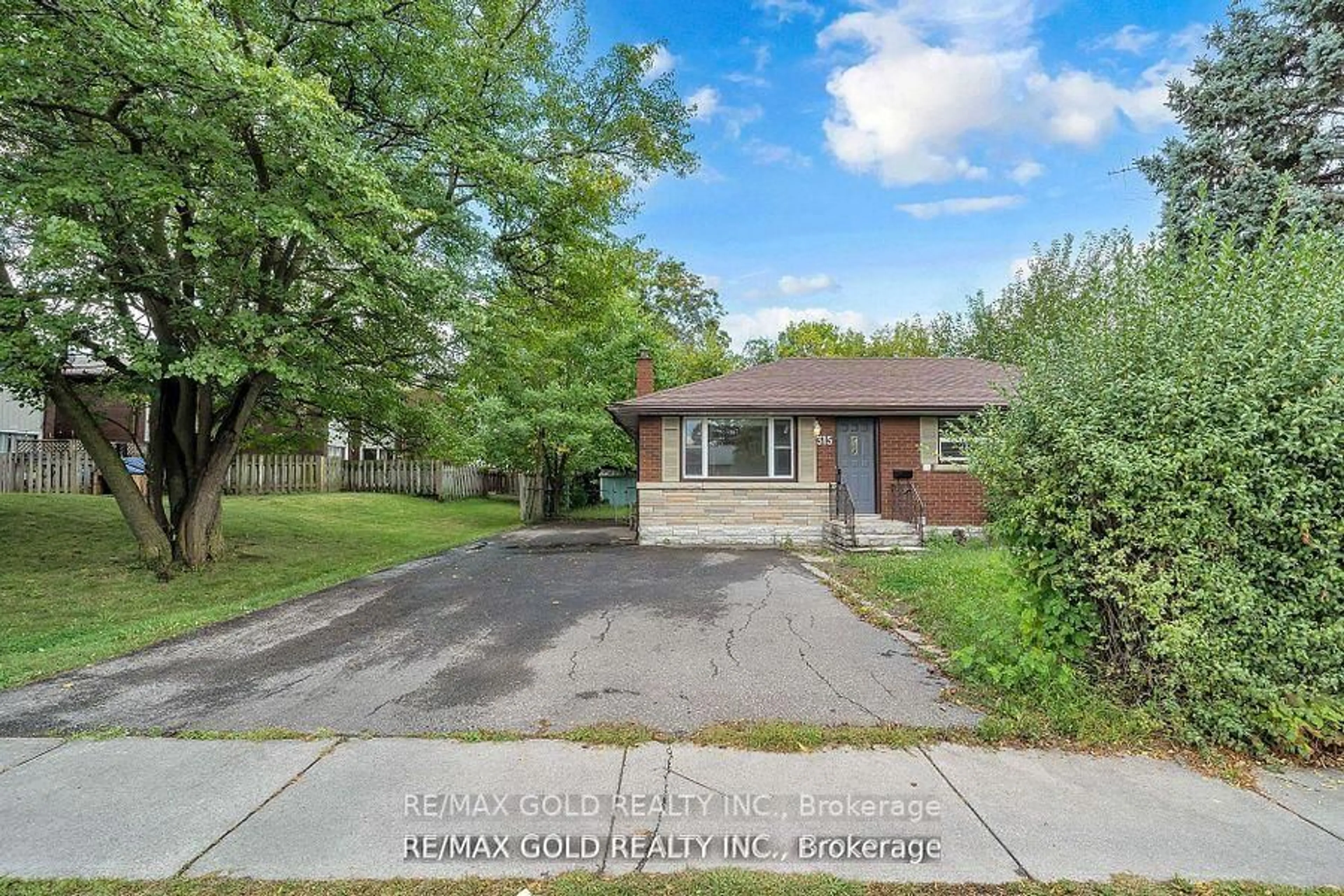 Home with brick exterior material, street for 315 Bunting Rd, St. Catharines Ontario L2M 3Y4