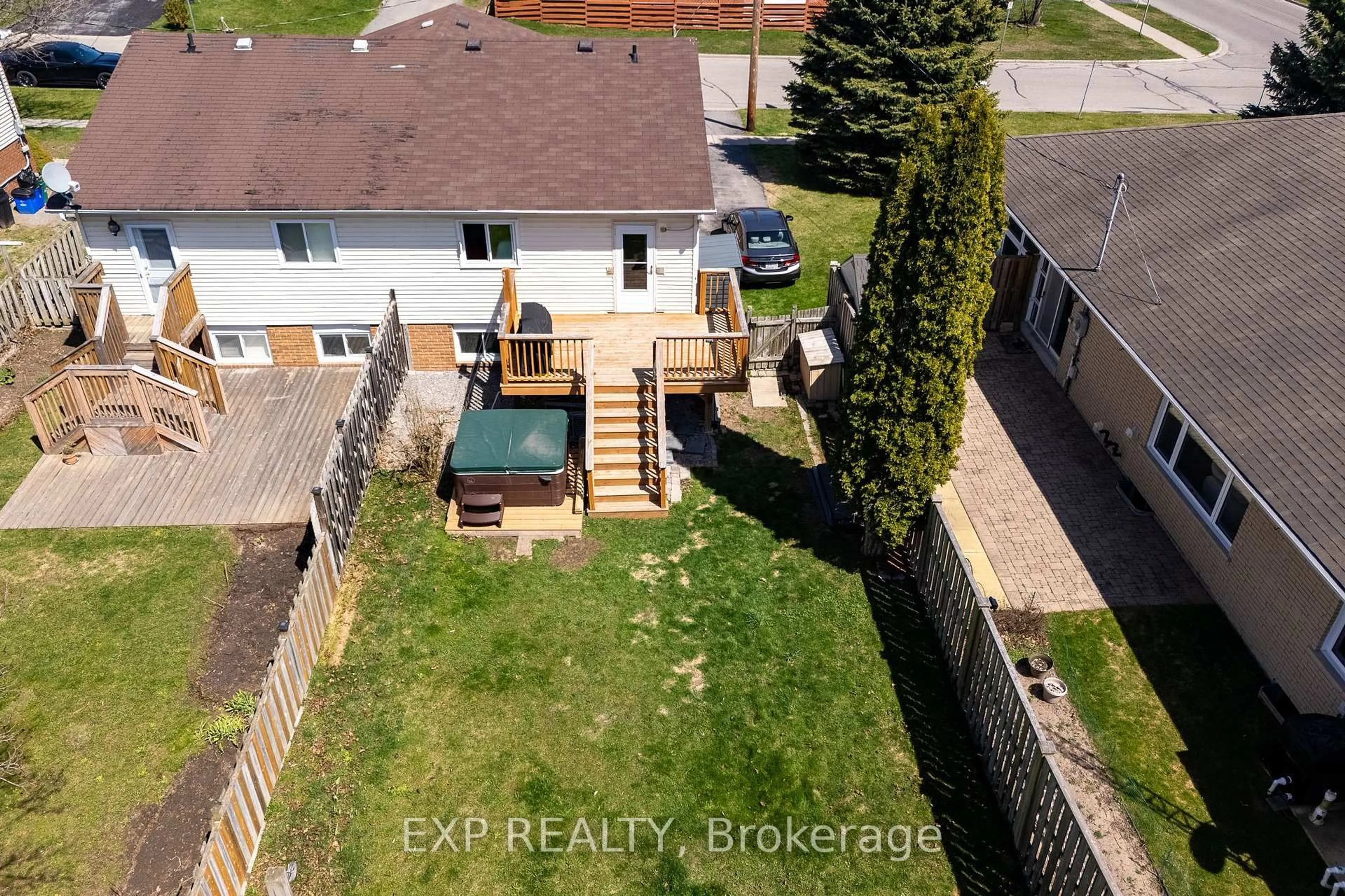 A pic from outside/outdoor area/front of a property/back of a property/a pic from drone, street for 934 Westwood Cres, Cobourg Ontario K9A 5B6