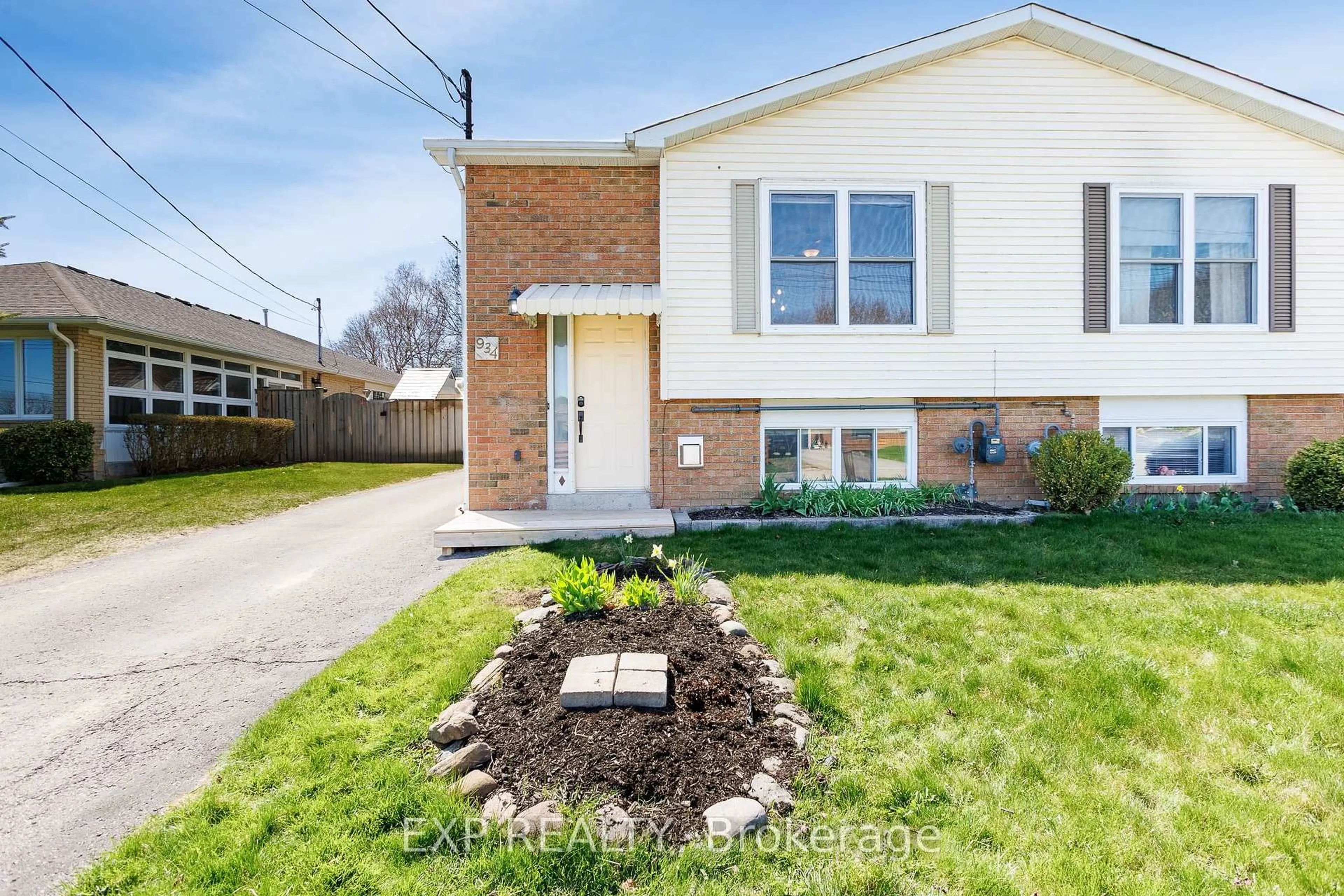 Home with brick exterior material, street for 934 Westwood Cres, Cobourg Ontario K9A 5B6