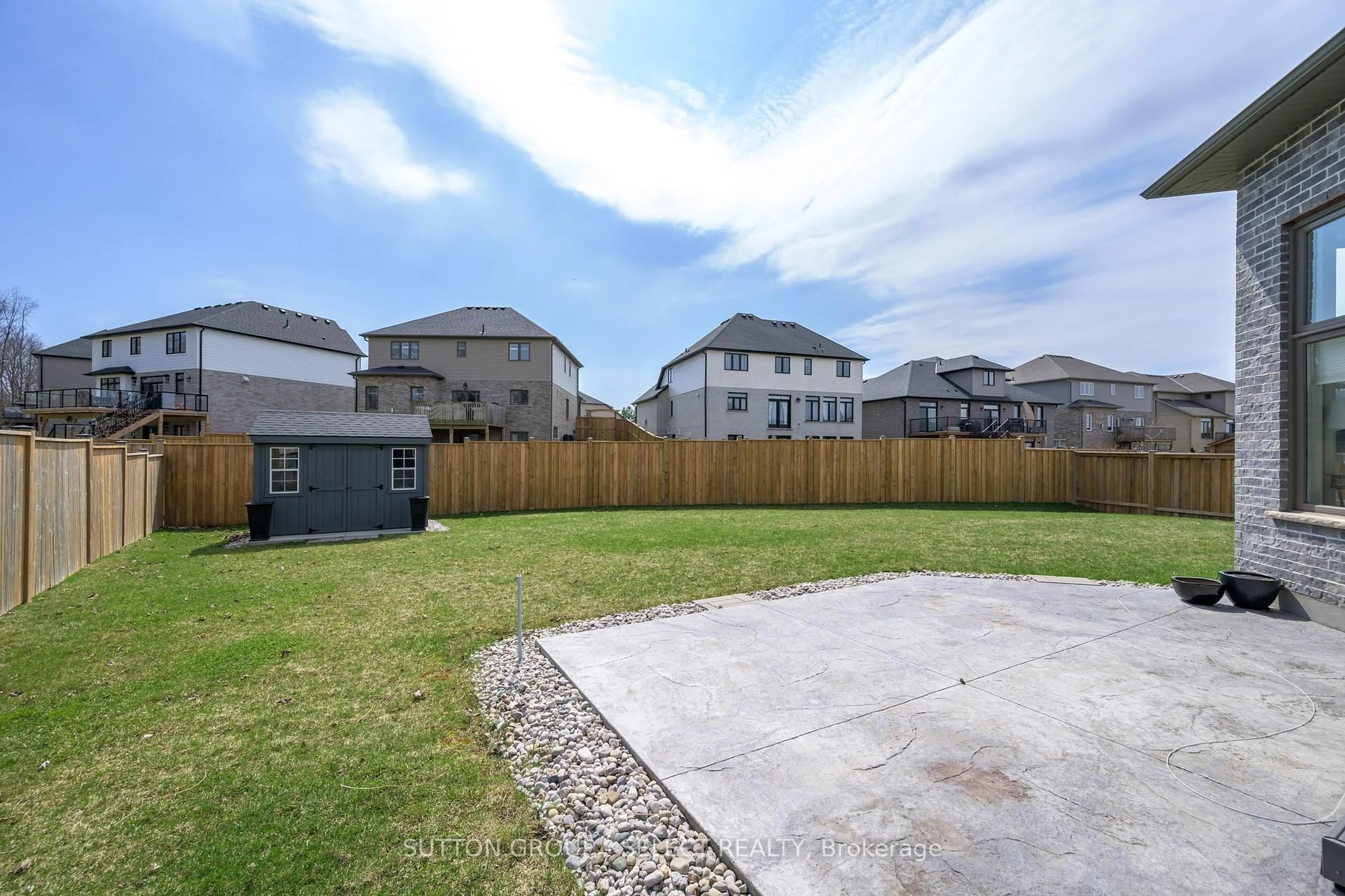 A pic from outside/outdoor area/front of a property/back of a property/a pic from drone, street for 39 Violet Crt, Middlesex Centre Ontario N0M 2A0
