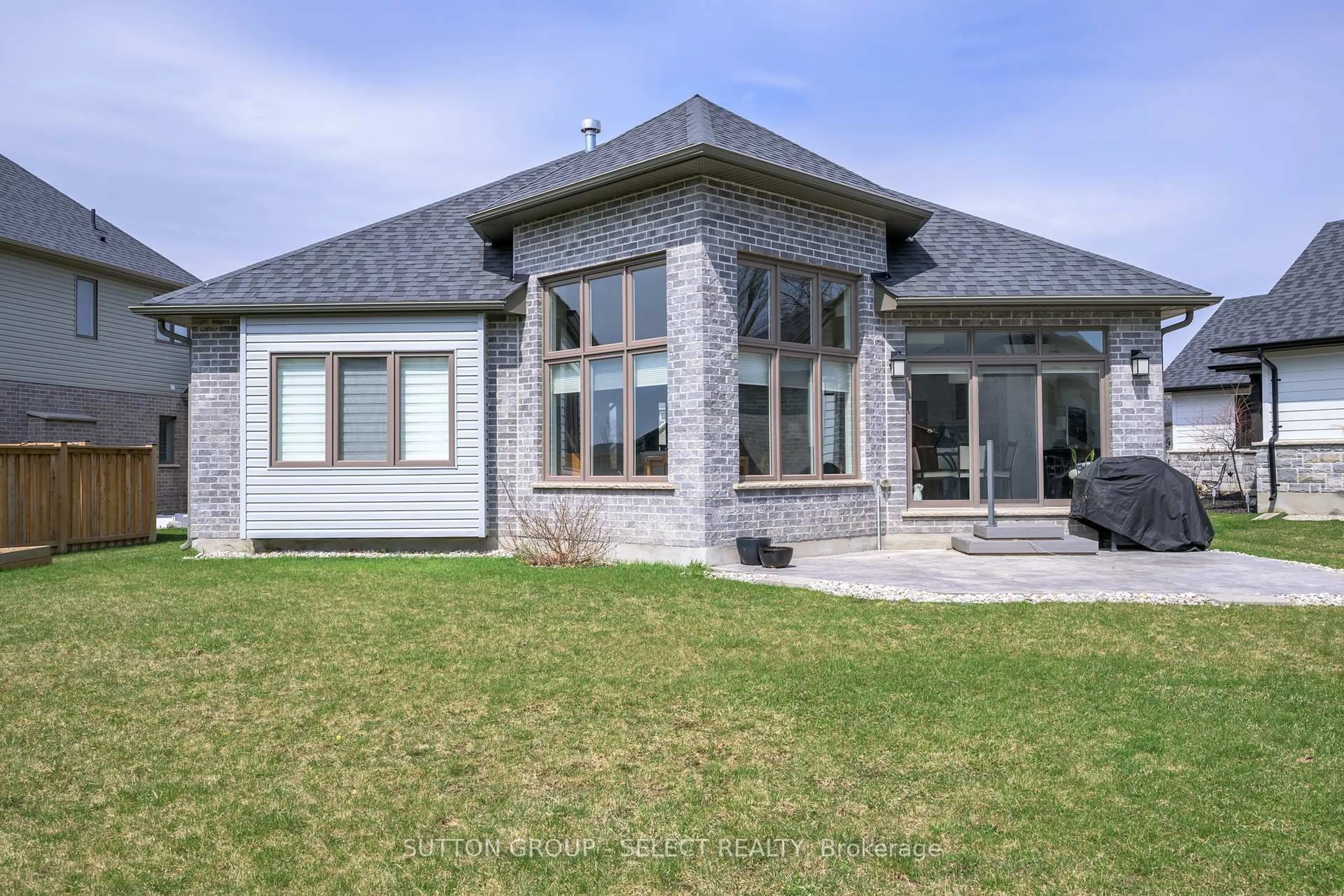 Home with brick exterior material, unknown for 39 Violet Crt, Middlesex Centre Ontario N0M 2A0