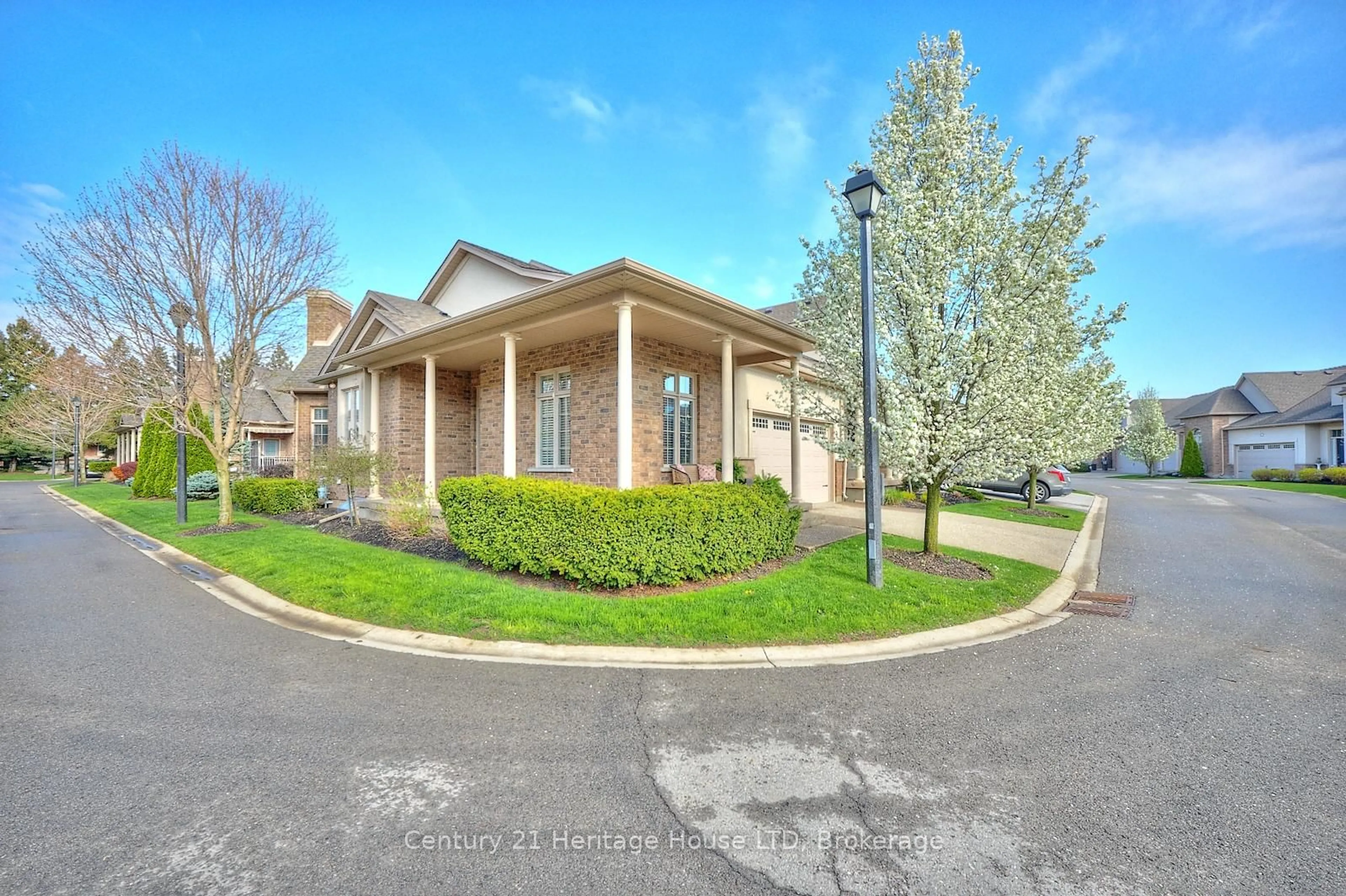 A pic from outside/outdoor area/front of a property/back of a property/a pic from drone, street for 3232 Montrose Rd #42, Niagara Falls Ontario L2H 0E8