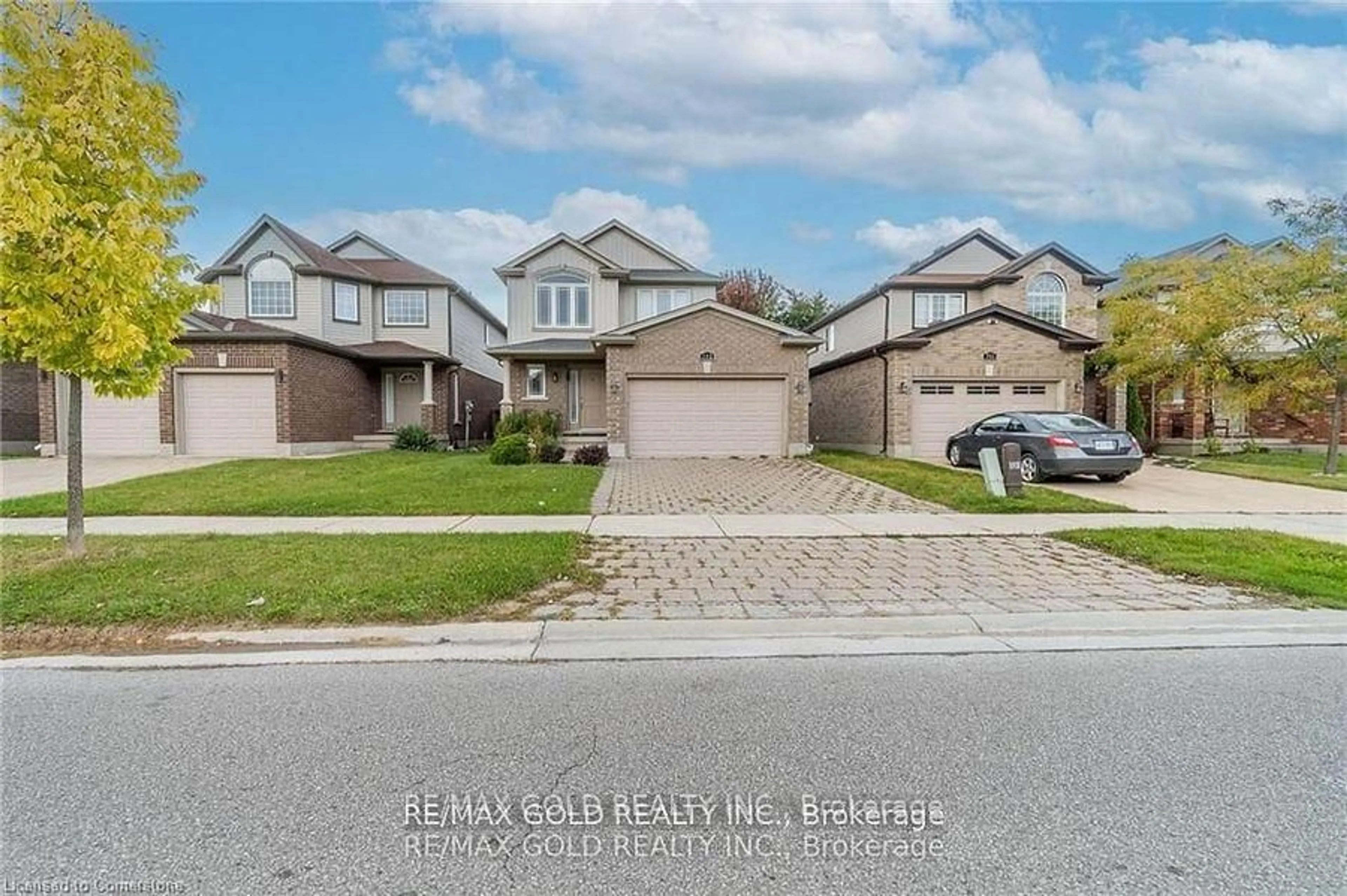 A pic from outside/outdoor area/front of a property/back of a property/a pic from drone, street for 712 BLACKACRES Blvd, London North Ontario N6G 0J1