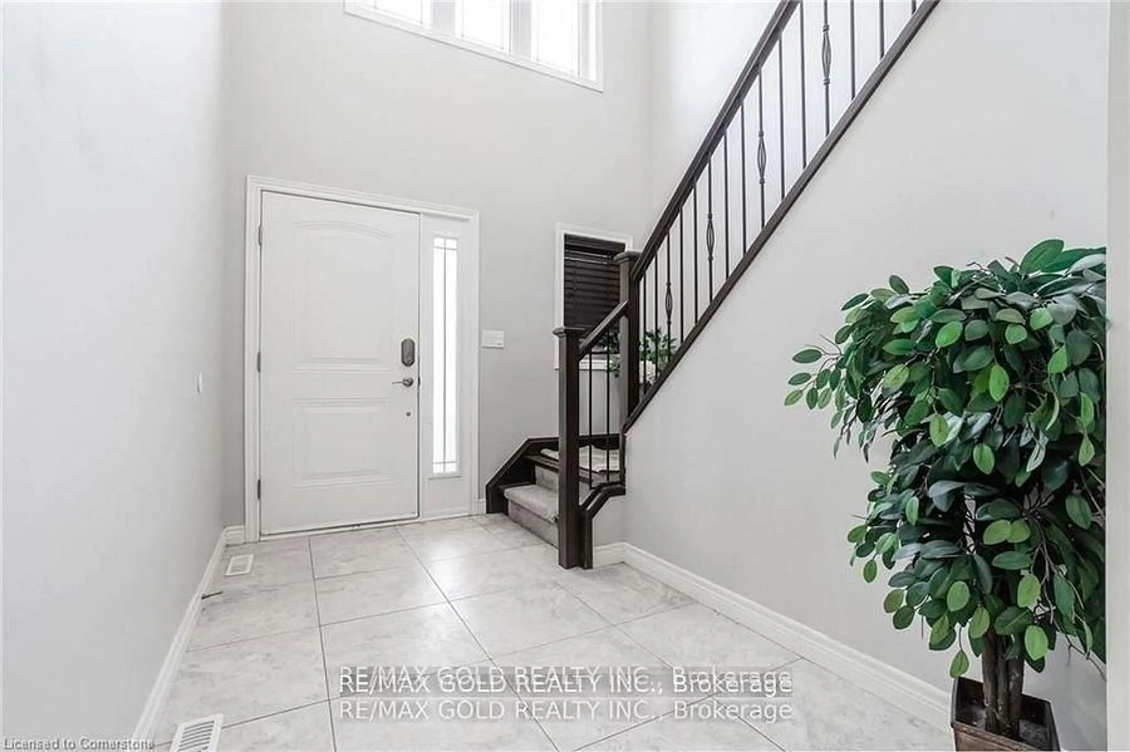 Indoor entryway for 712 BLACKACRES Blvd, London North Ontario N6G 0J1