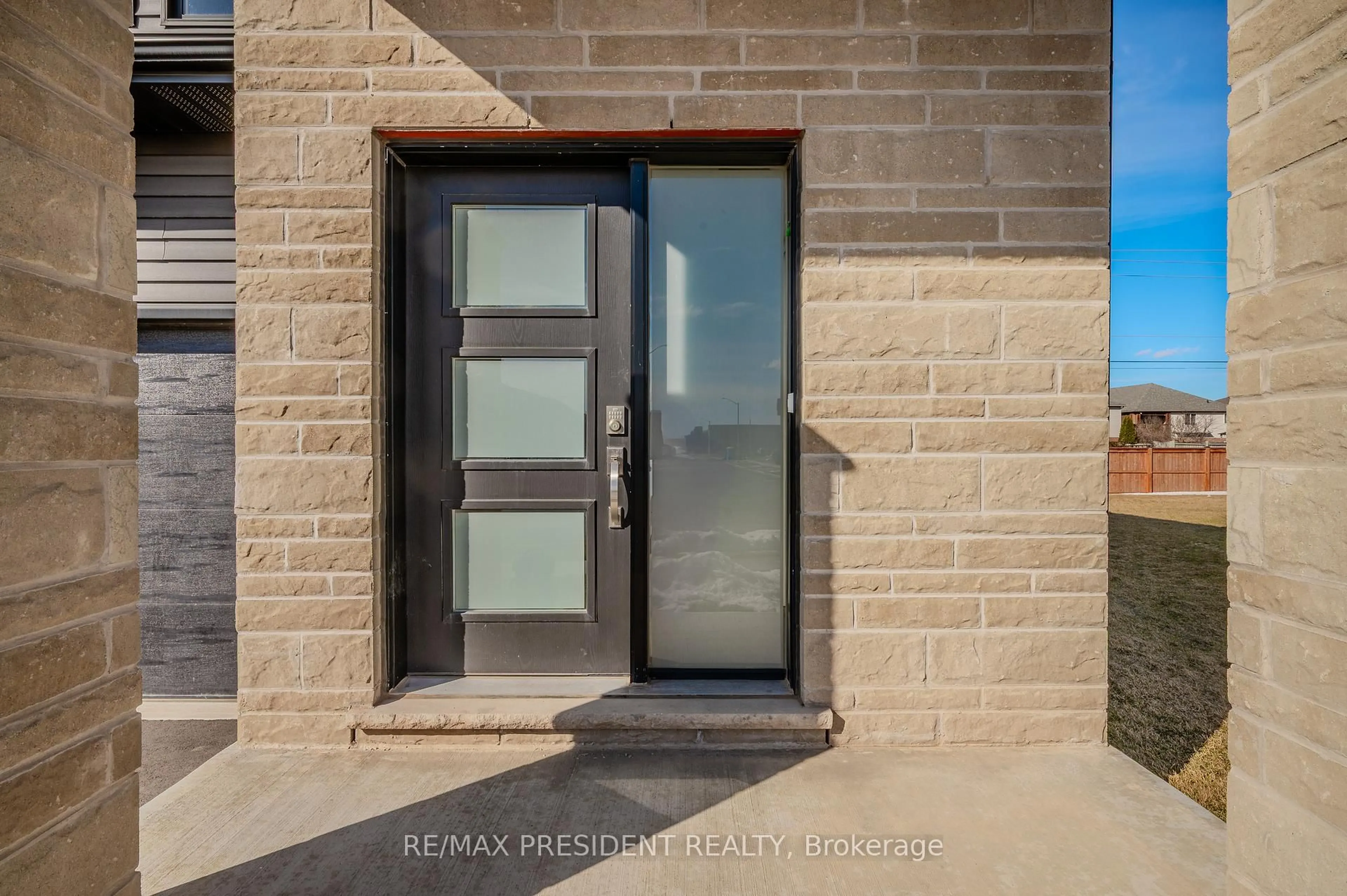 Indoor entryway for 7320 Marvel Dr, Niagara Falls Ontario L2H 3V5