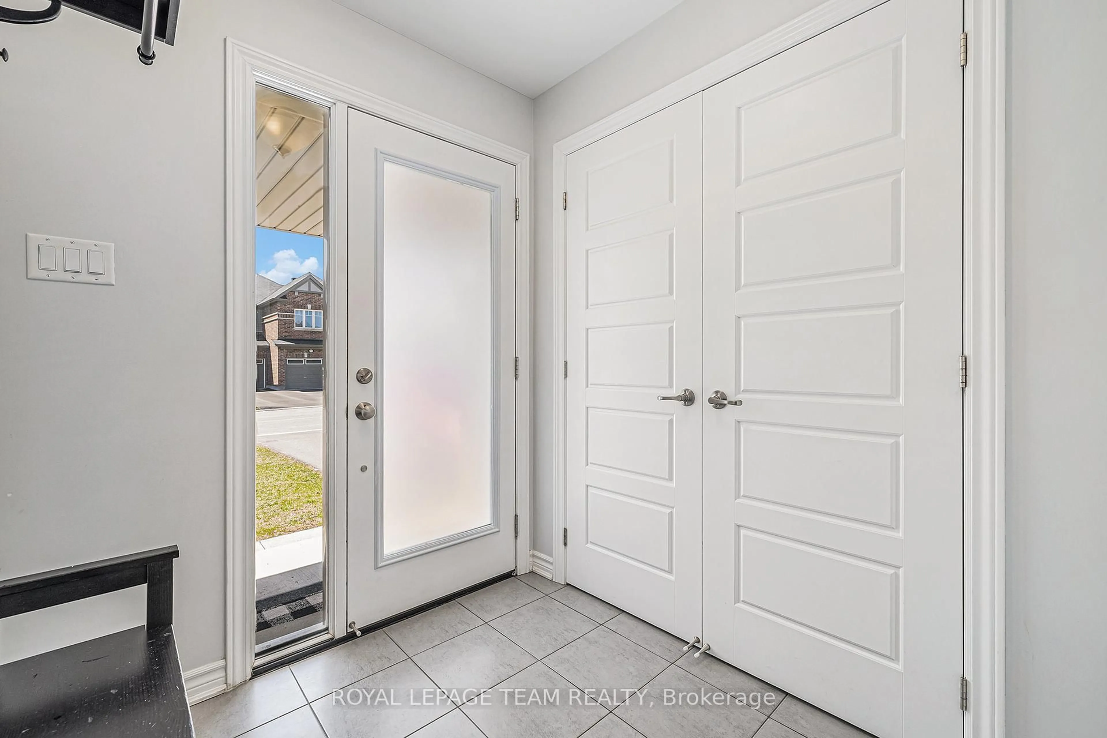Indoor entryway for 307 Lipizzaner St, Ottawa Ontario K2S 0X8