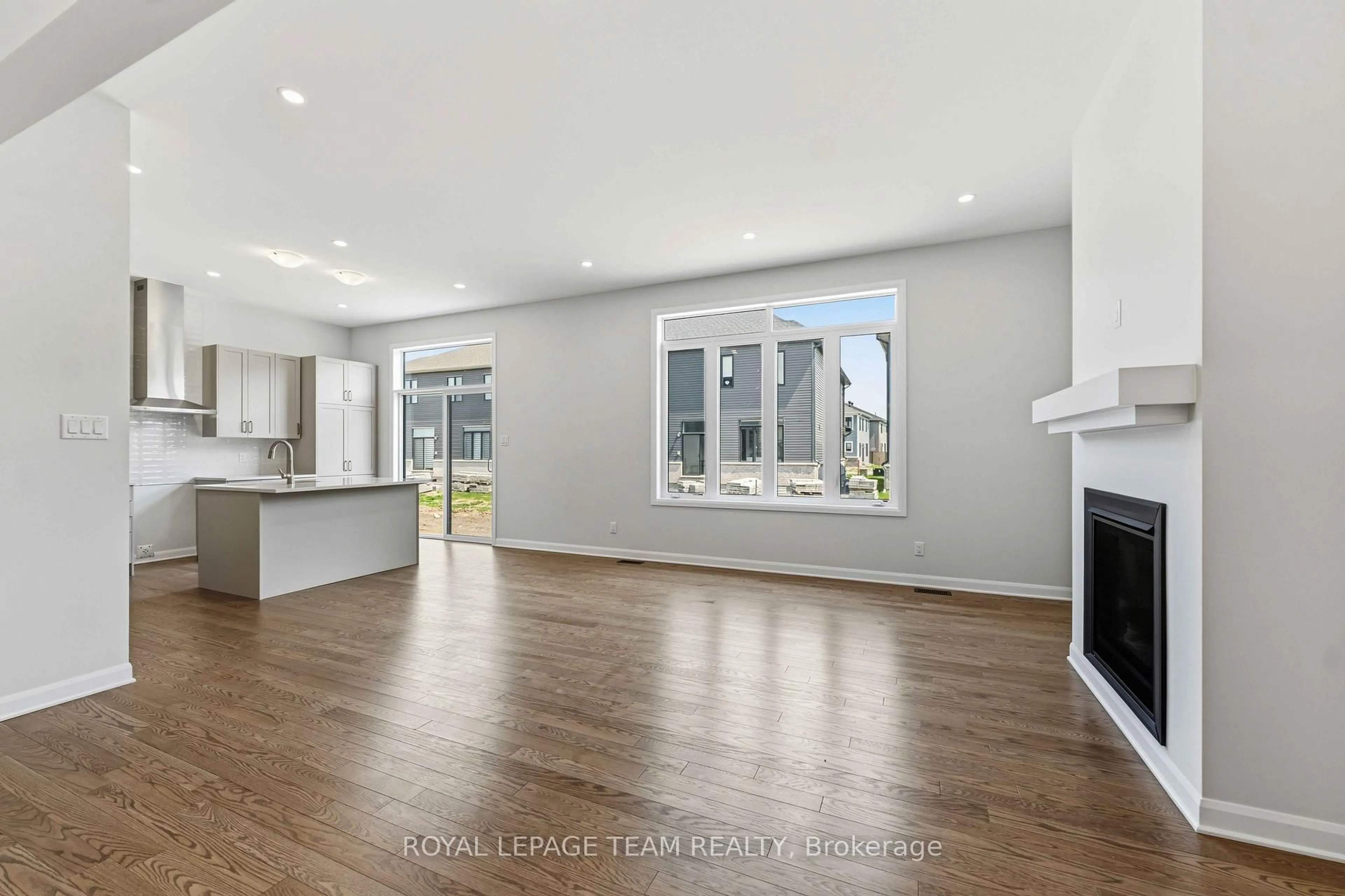 Open concept kitchen, wood/laminate floor for 2026 Wanderer Ave, Manotick Ontario K4M 0Z2