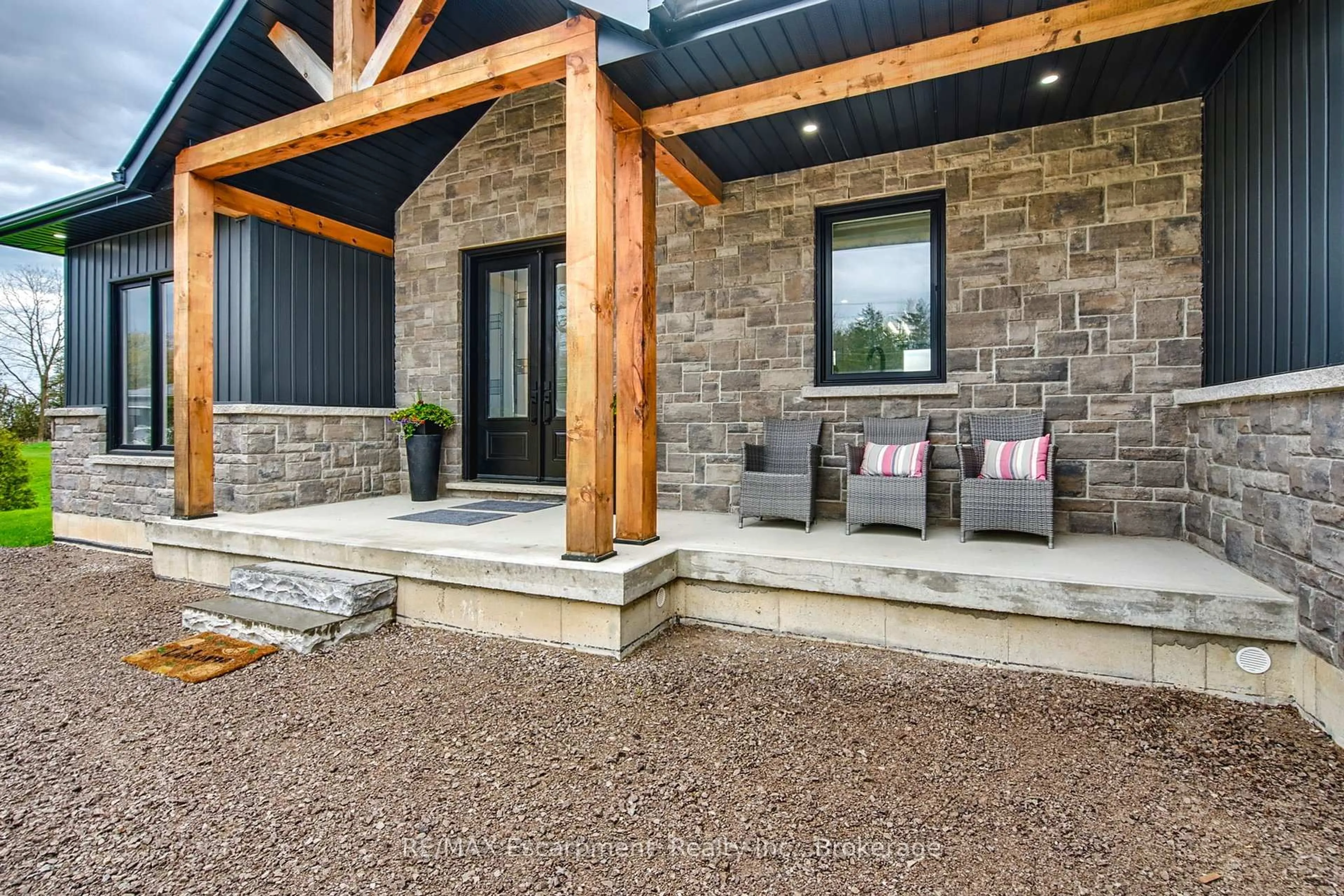 Patio, unknown for 1266 Colborne St, Brantford Ontario N3T 0M6
