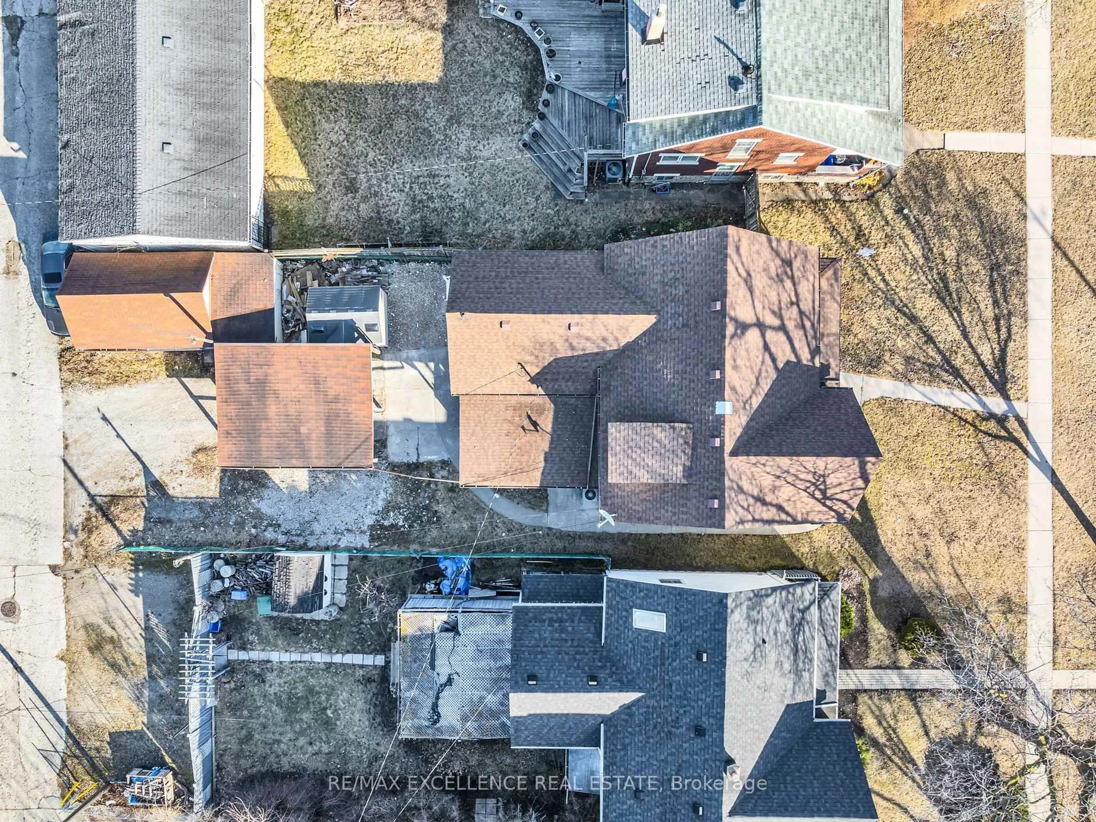 A pic from outside/outdoor area/front of a property/back of a property/a pic from drone, street for 261 Cameron Ave, Windsor Ontario N9B 1Y5