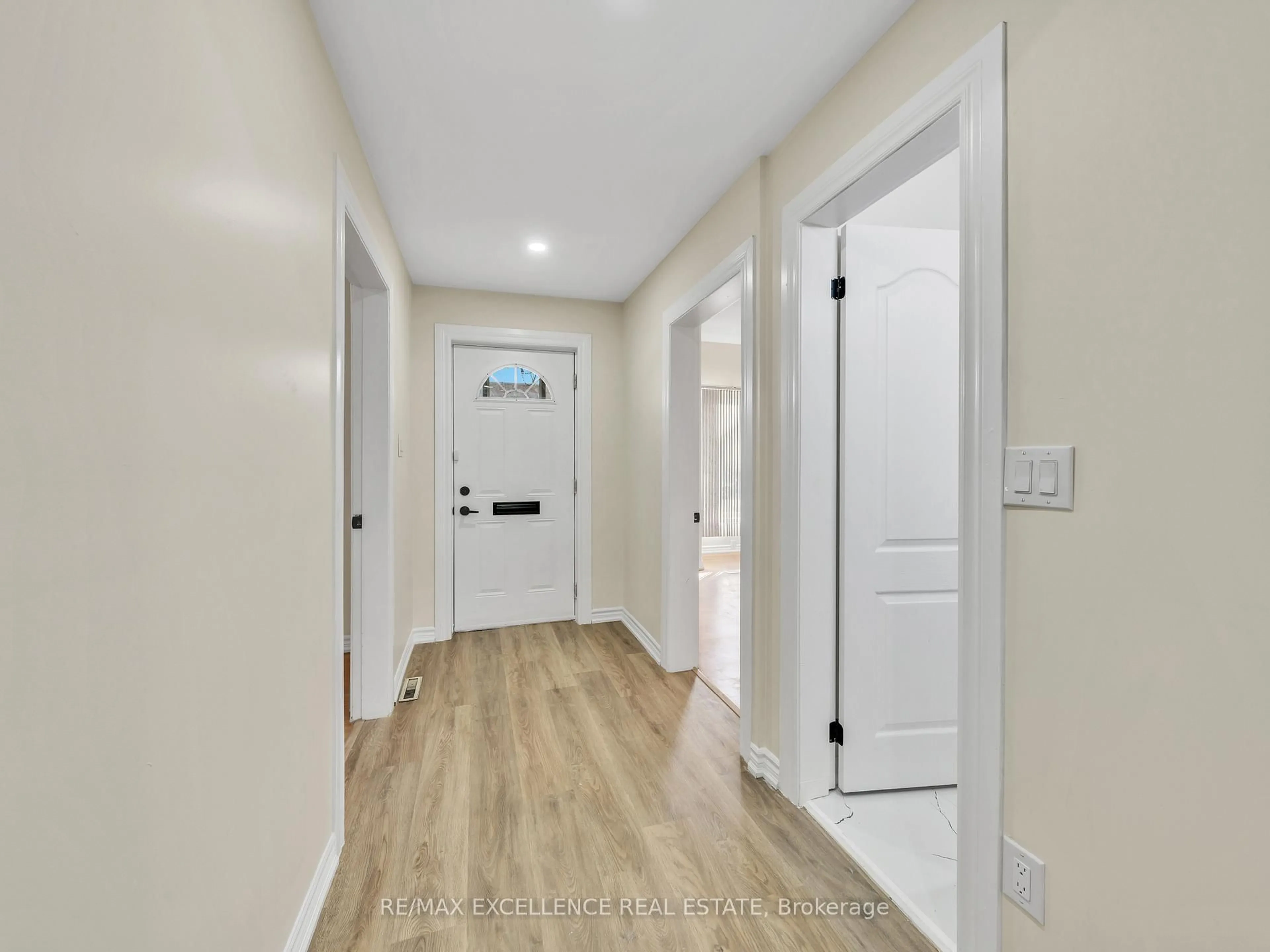 Indoor entryway for 261 Cameron Ave, Windsor Ontario N9B 1Y5