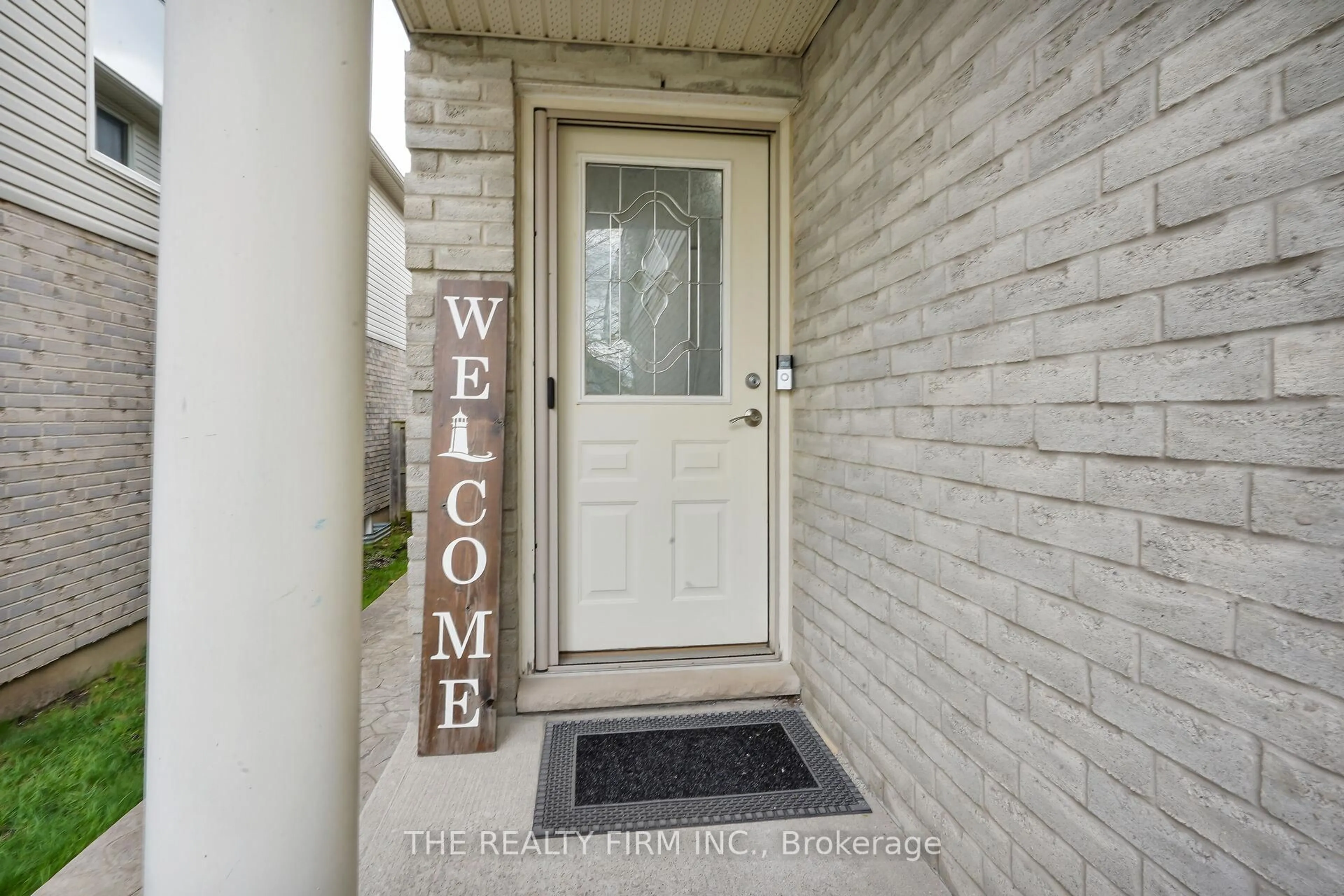 Indoor entryway for 546 Cudmore Cres, London South Ontario N6M 1M4