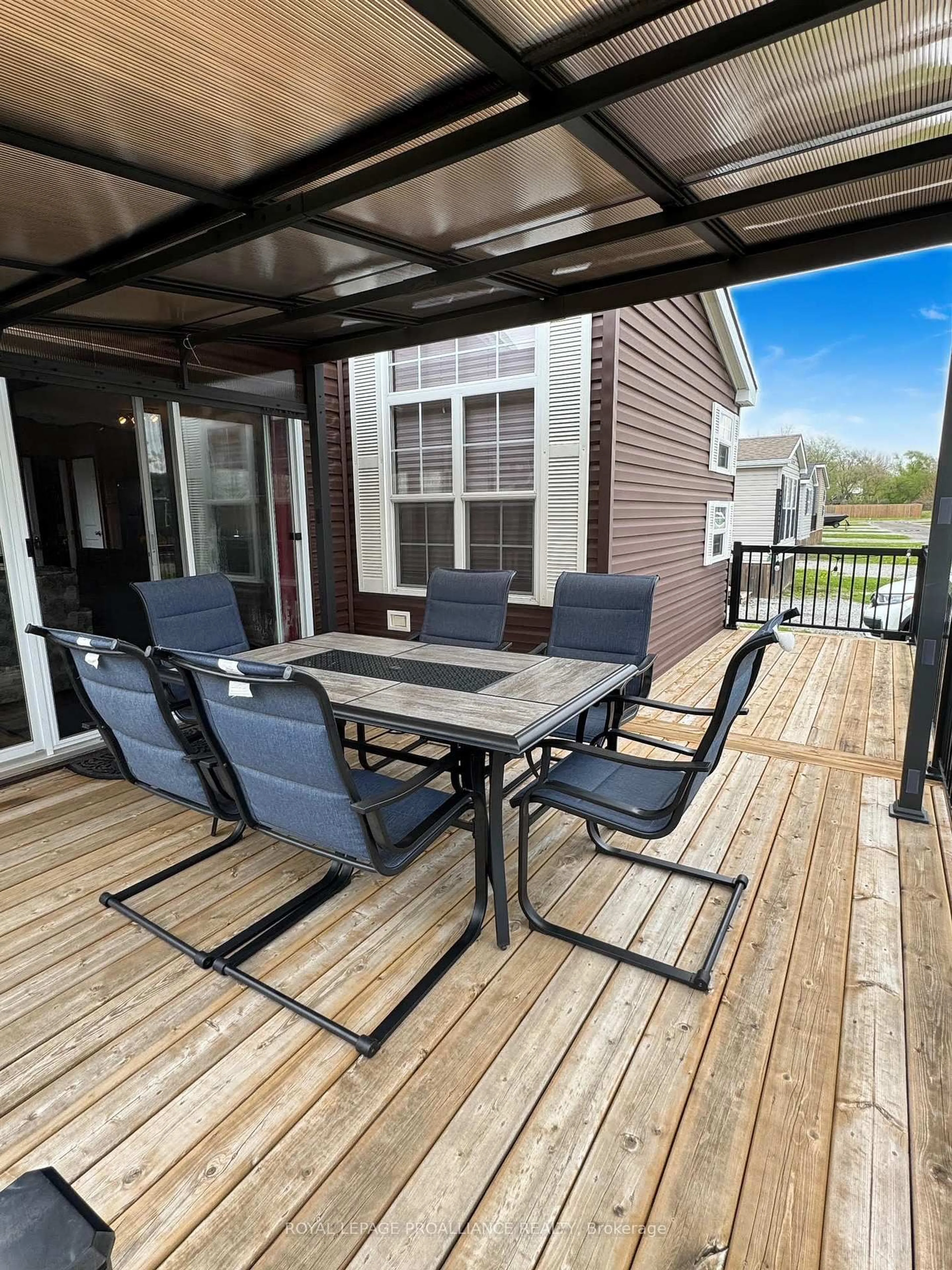 Patio, street for 1501 Line 8 Rd #218, Niagara-on-the-Lake Ontario L0S 1L0