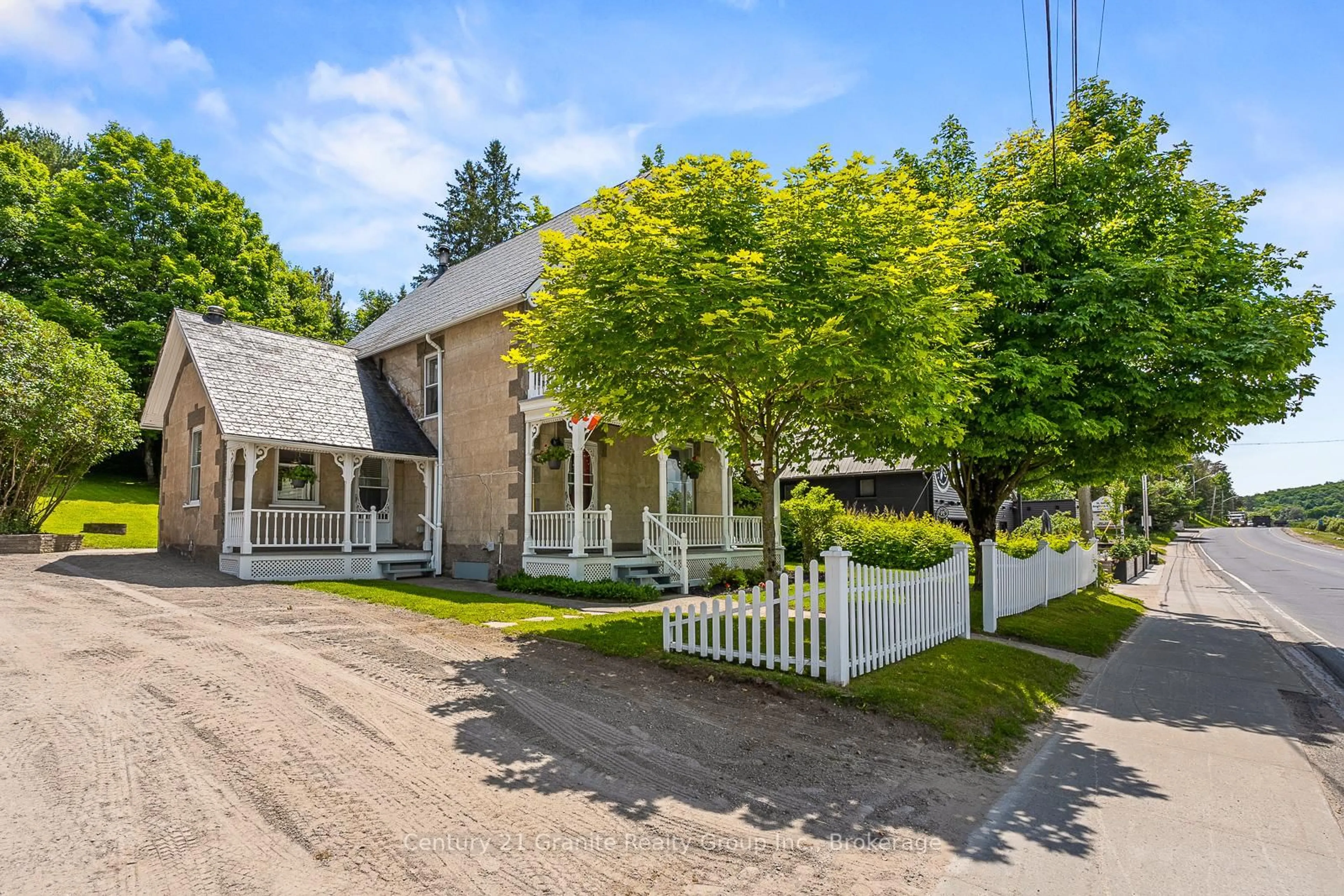 A pic from outside/outdoor area/front of a property/back of a property/a pic from drone, street for 134 HIGHLAND St, Dysart et al Ontario K0M 1S0