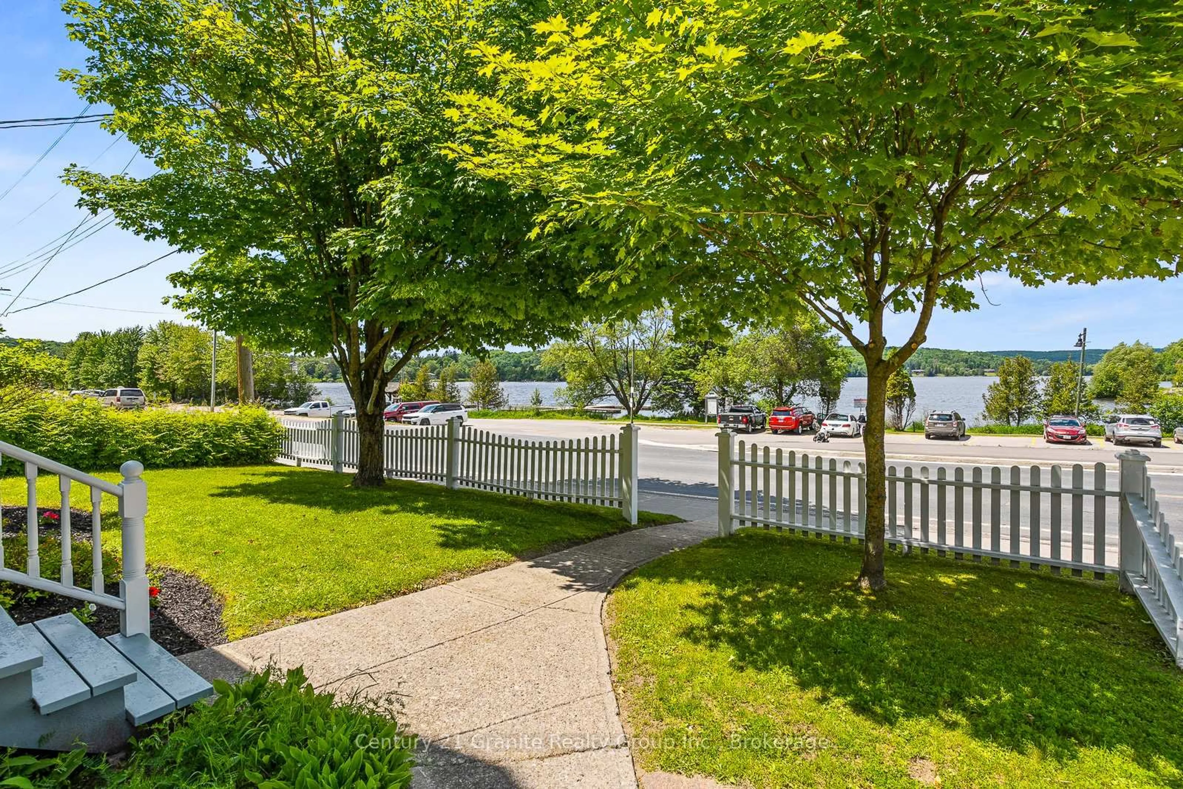 Patio, water/lake/river/ocean view for 134 HIGHLAND St, Dysart et al Ontario K0M 1S0
