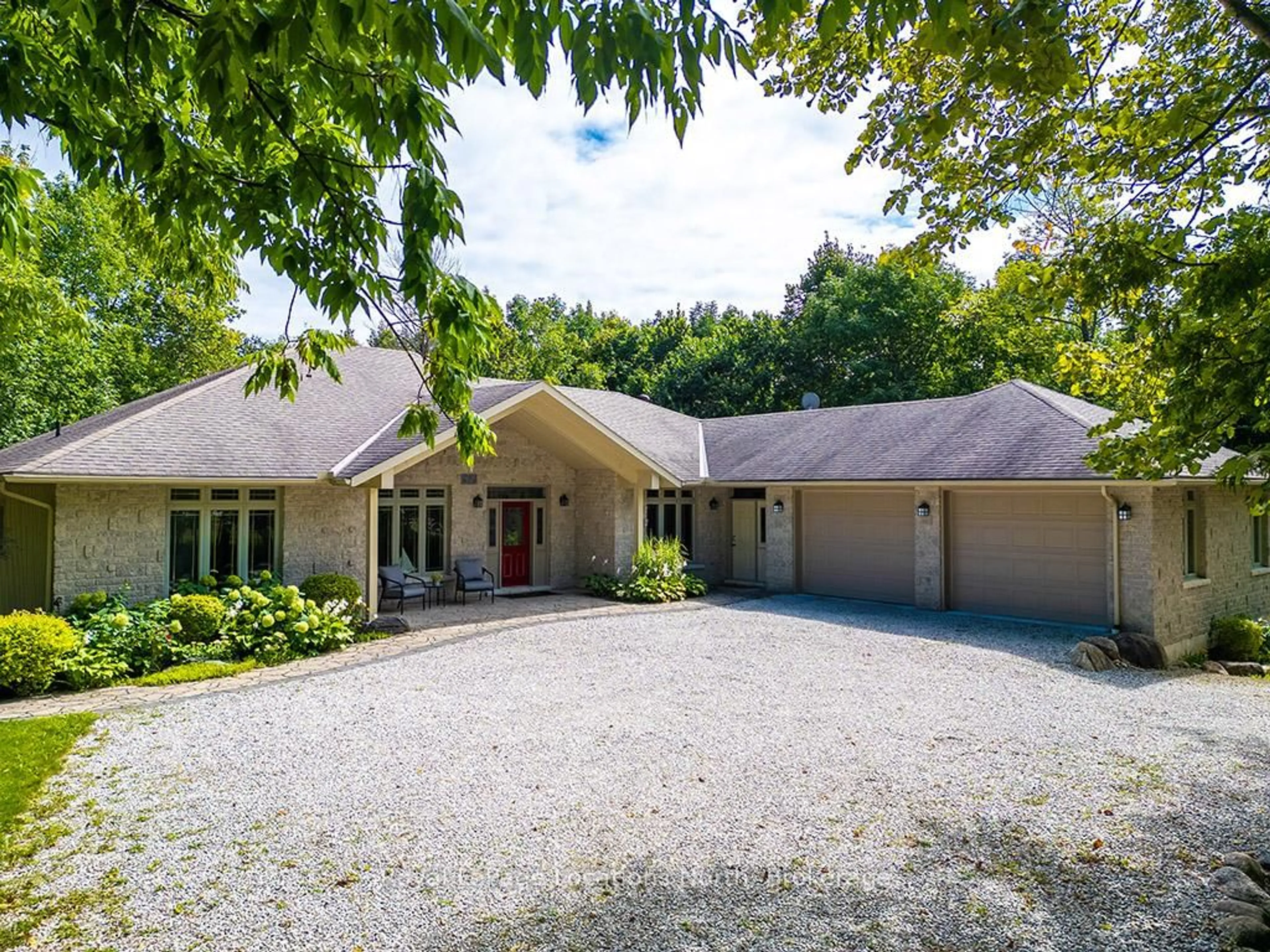 A pic from outside/outdoor area/front of a property/back of a property/a pic from drone, street for 177 HARBOUR BEACH Dr, Meaford Ontario N4L 1W5