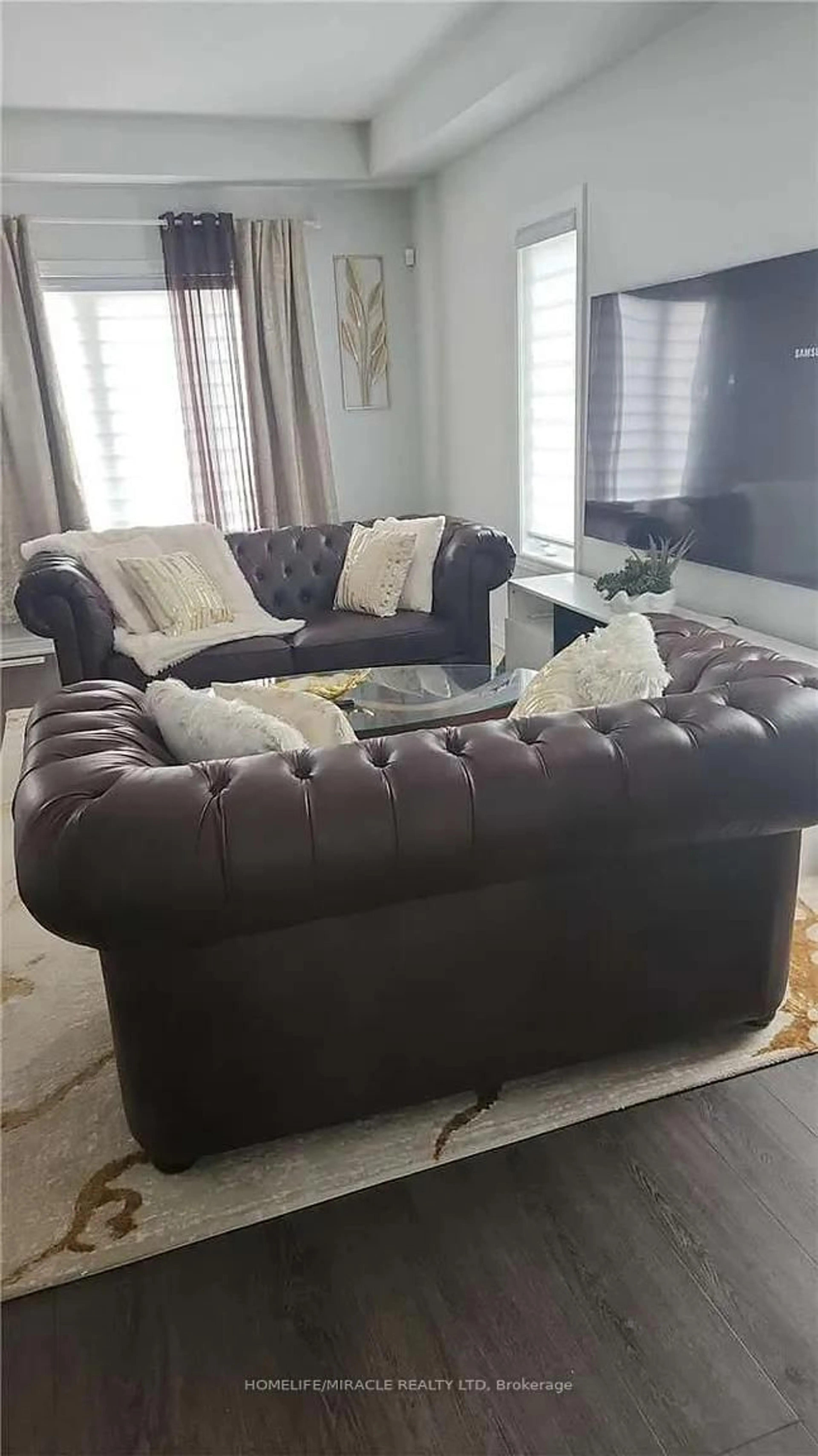 Living room with furniture, unknown for 36 Sunflower Pl, Welland Ontario L3B 5N8
