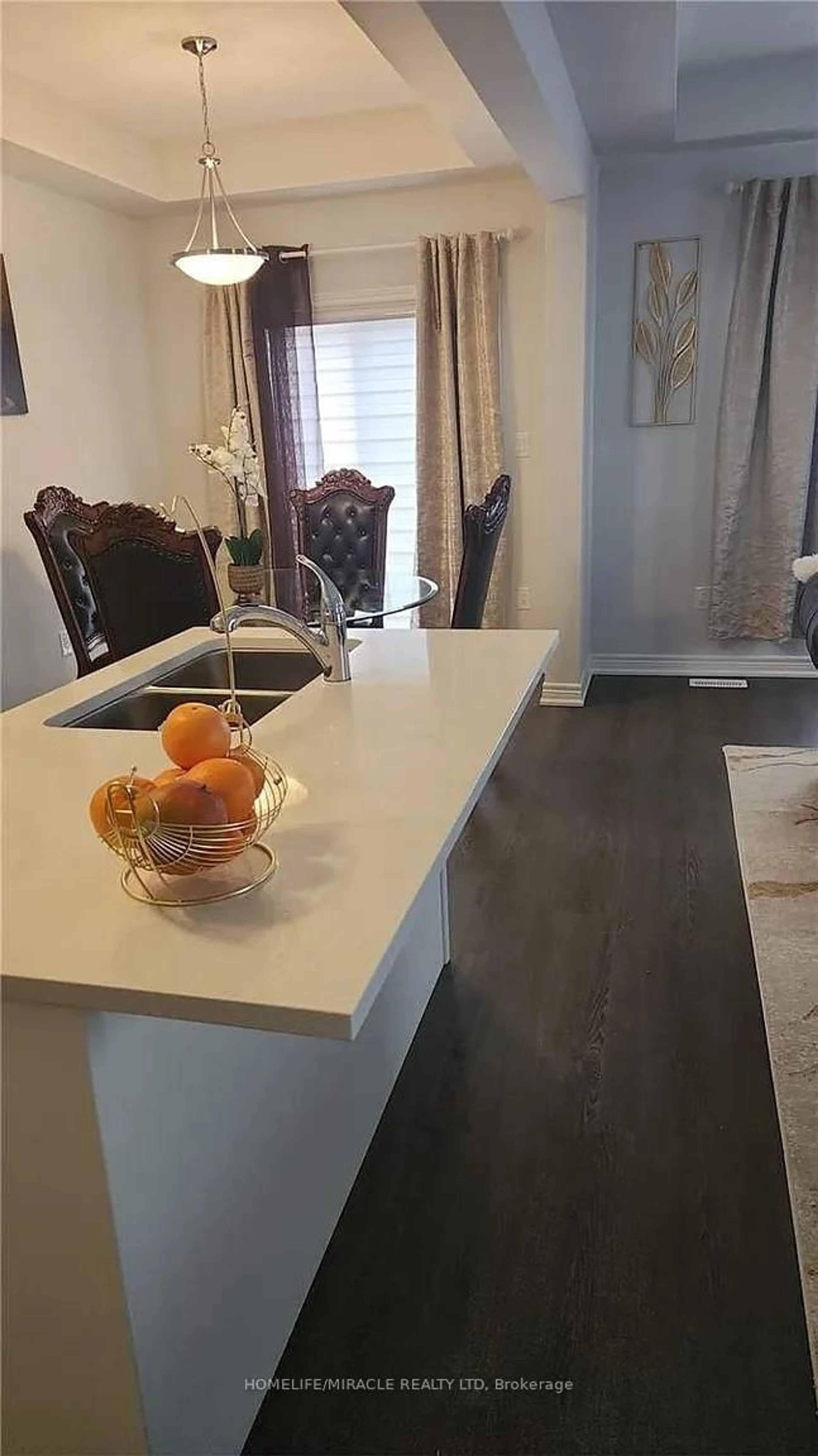 Open concept kitchen, wood/laminate floor for 36 Sunflower Pl, Welland Ontario L3B 5N8