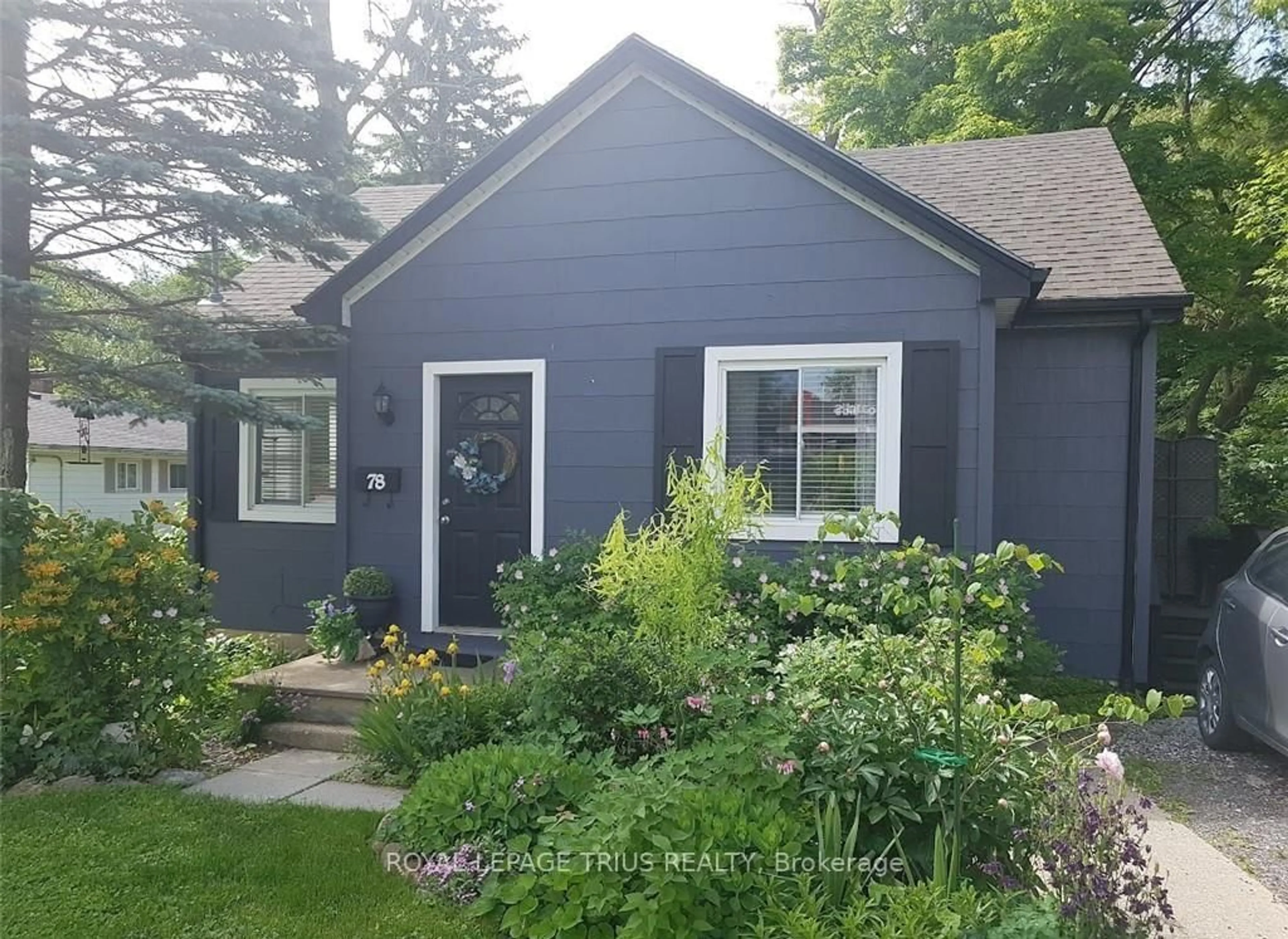 Home with vinyl exterior material, street for 78 Queensway Dr, Norfolk Ontario N3Y 4M6