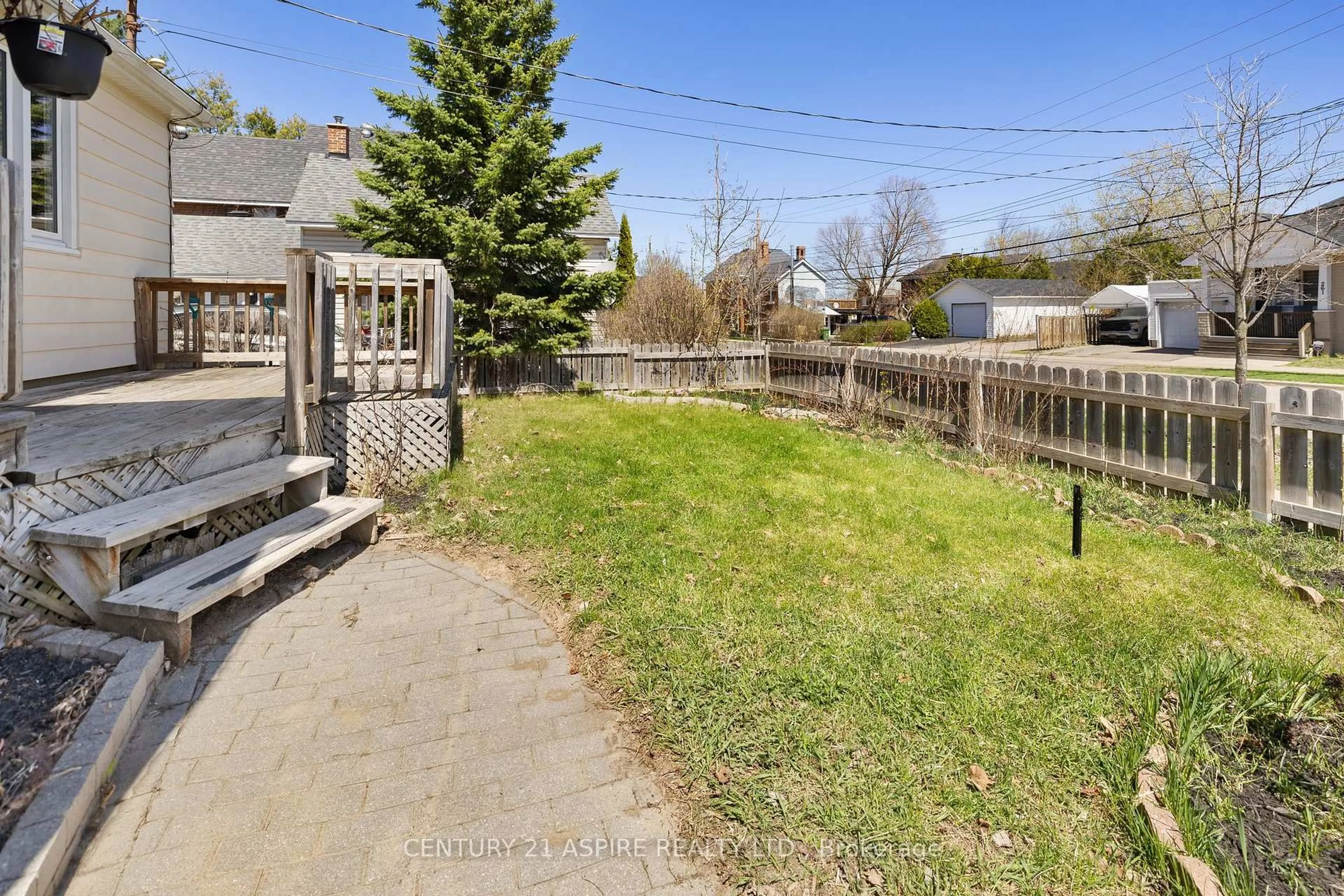 Patio, street for 262 James St, Pembroke Ontario K8A 4T8