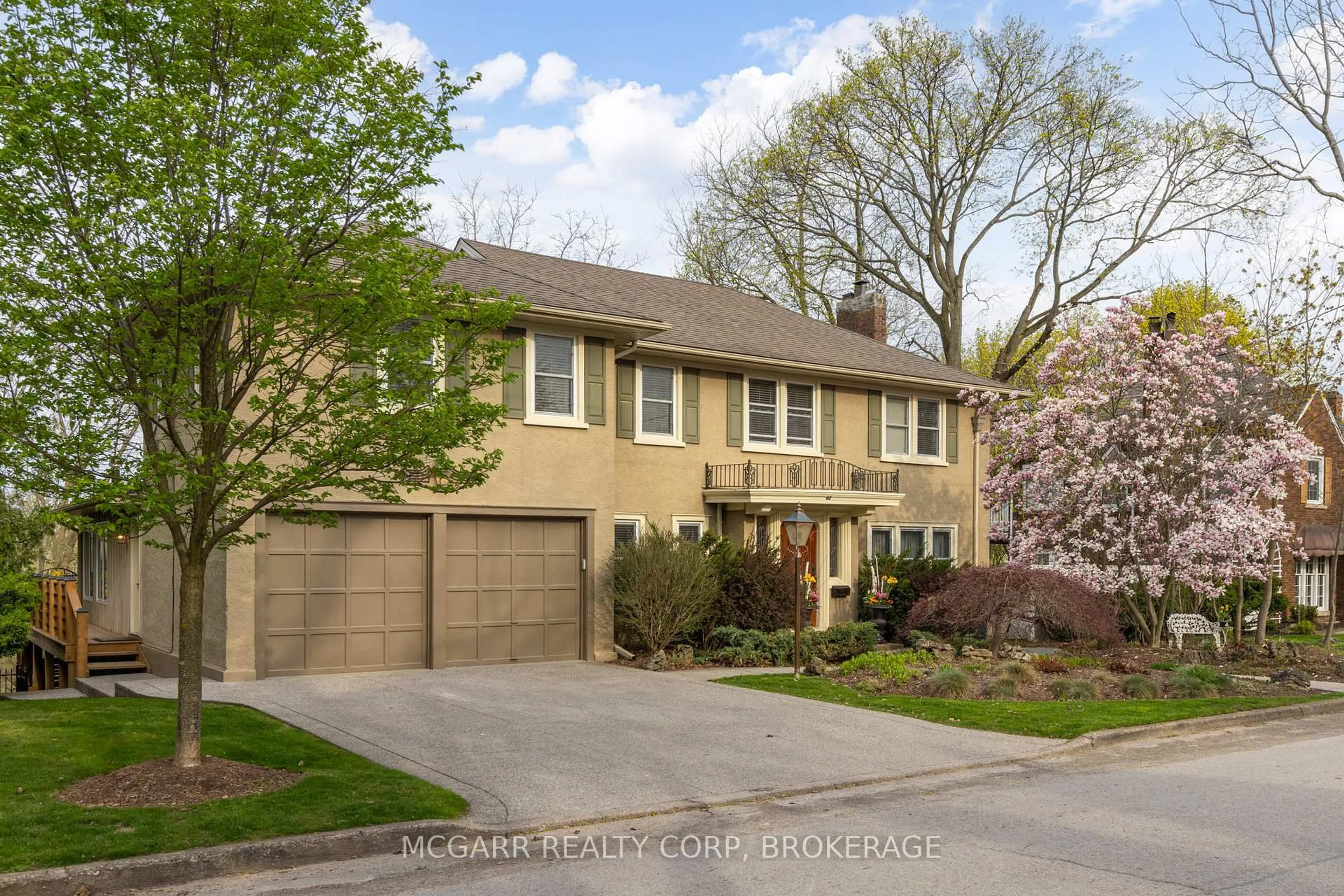 Home with brick exterior material, street for 62 Hillcrest Ave, St. Catharines Ontario L2R 4Y1