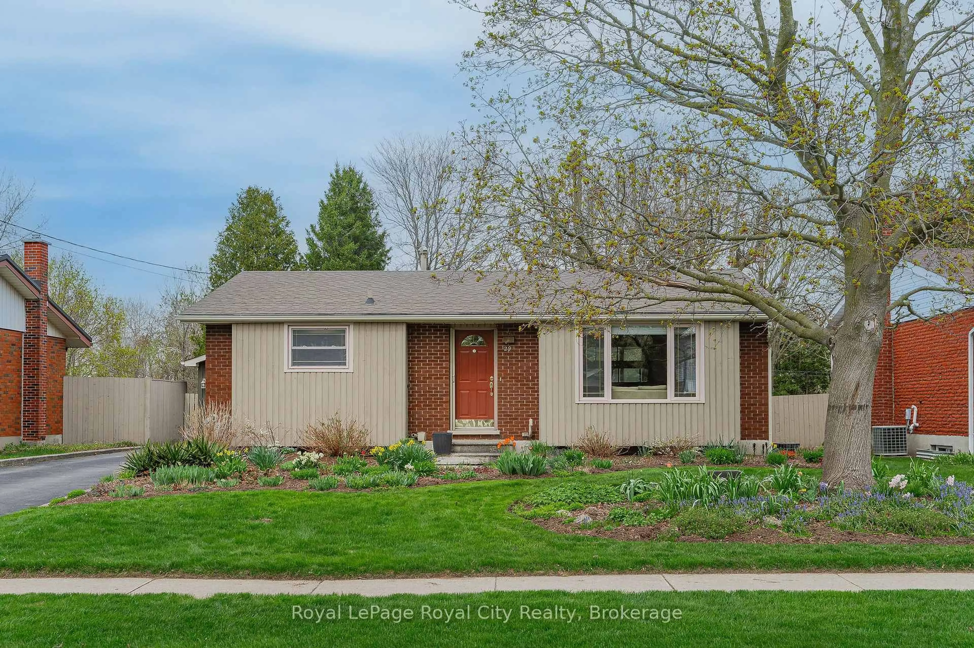 Home with vinyl exterior material, street for 29 Hastings Blvd, Guelph Ontario N1E 4G3