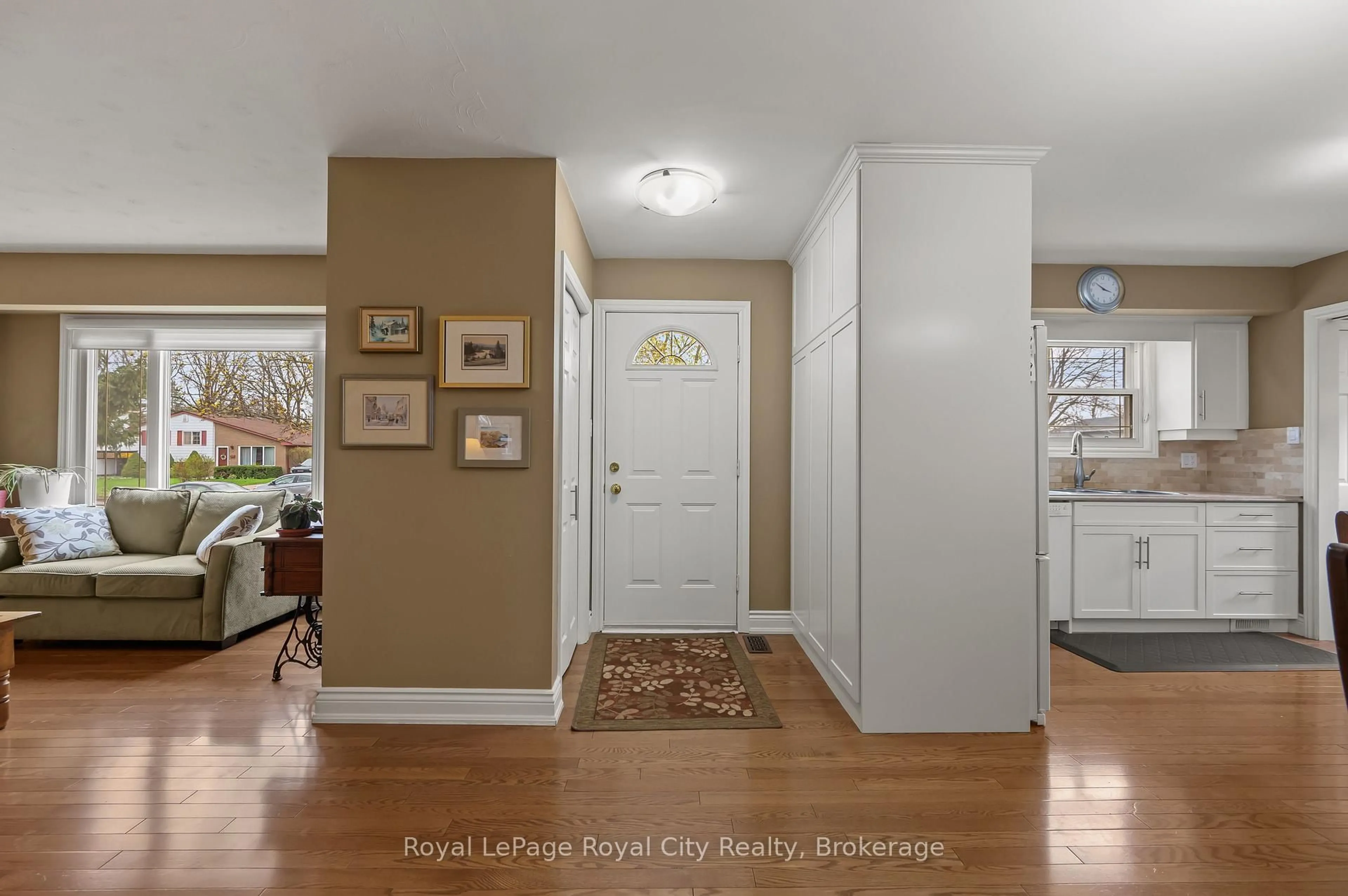 Indoor entryway for 29 Hastings Blvd, Guelph Ontario N1E 4G3