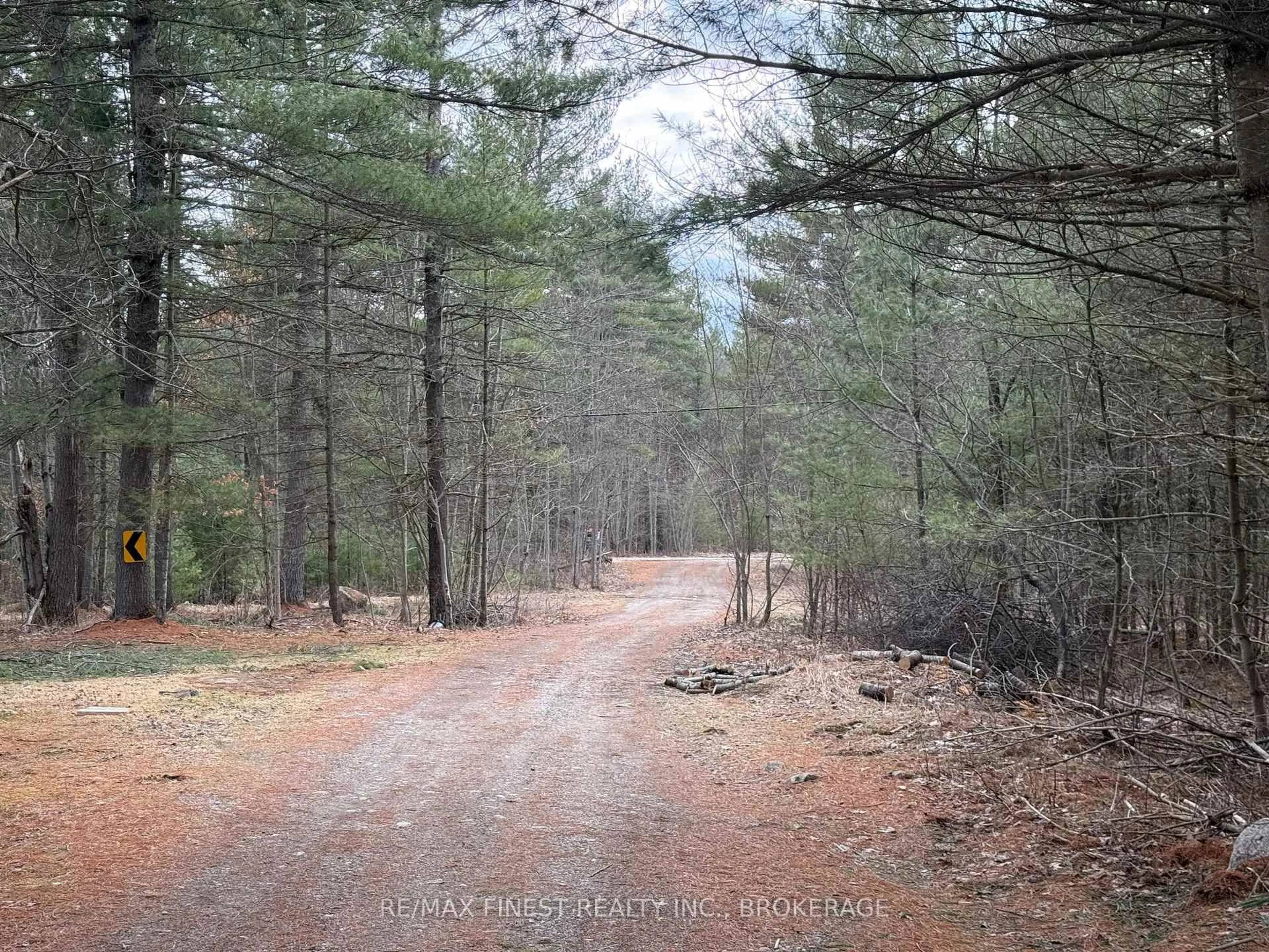 Blurry image for 2066 Echo Lake Rd, Godfrey Ontario K0H 1T0