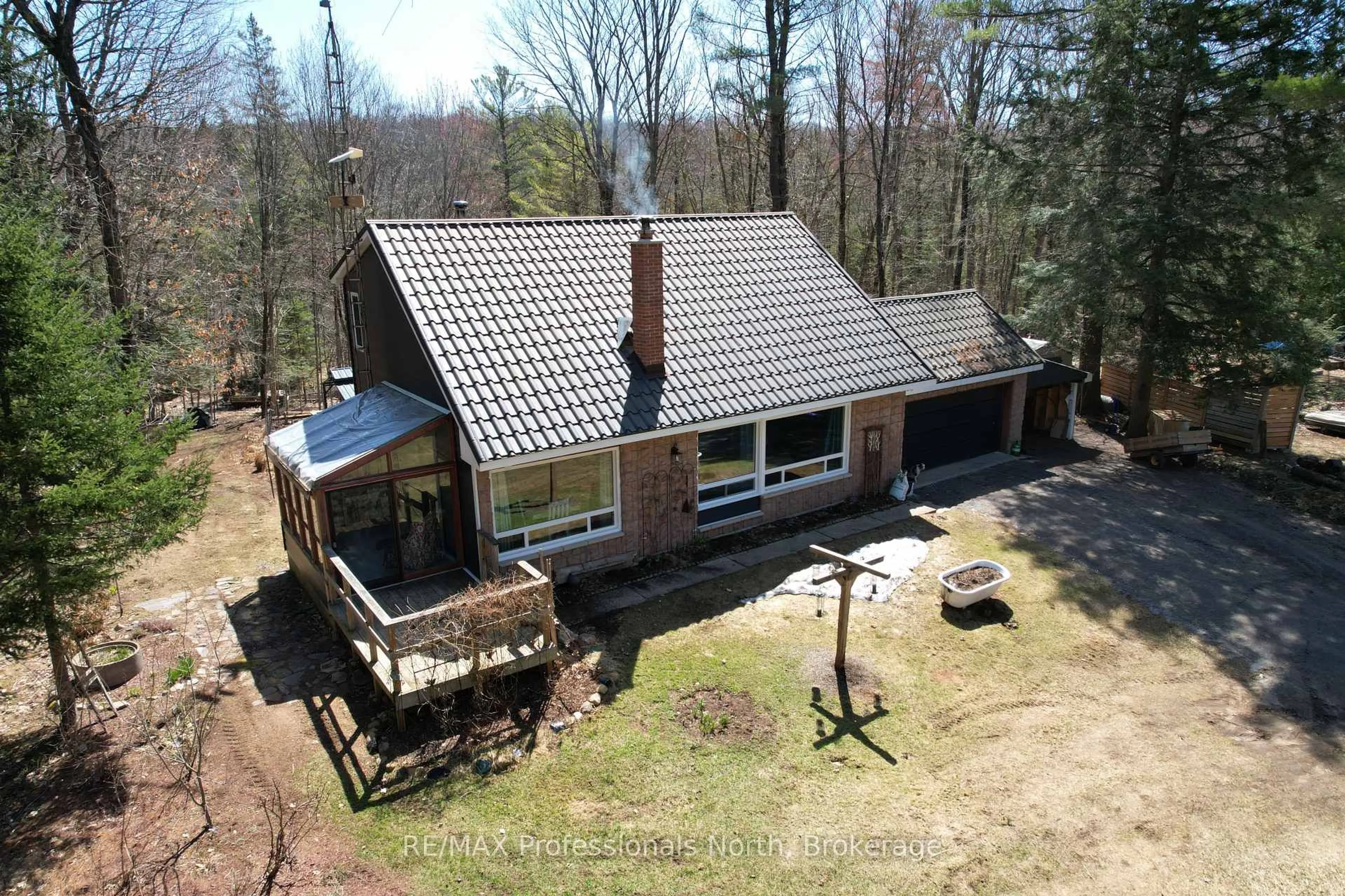 A pic from outside/outdoor area/front of a property/back of a property/a pic from drone, unknown for 1158-8 Clearwater Lake Rd, Huntsville Ontario P0B 1L0
