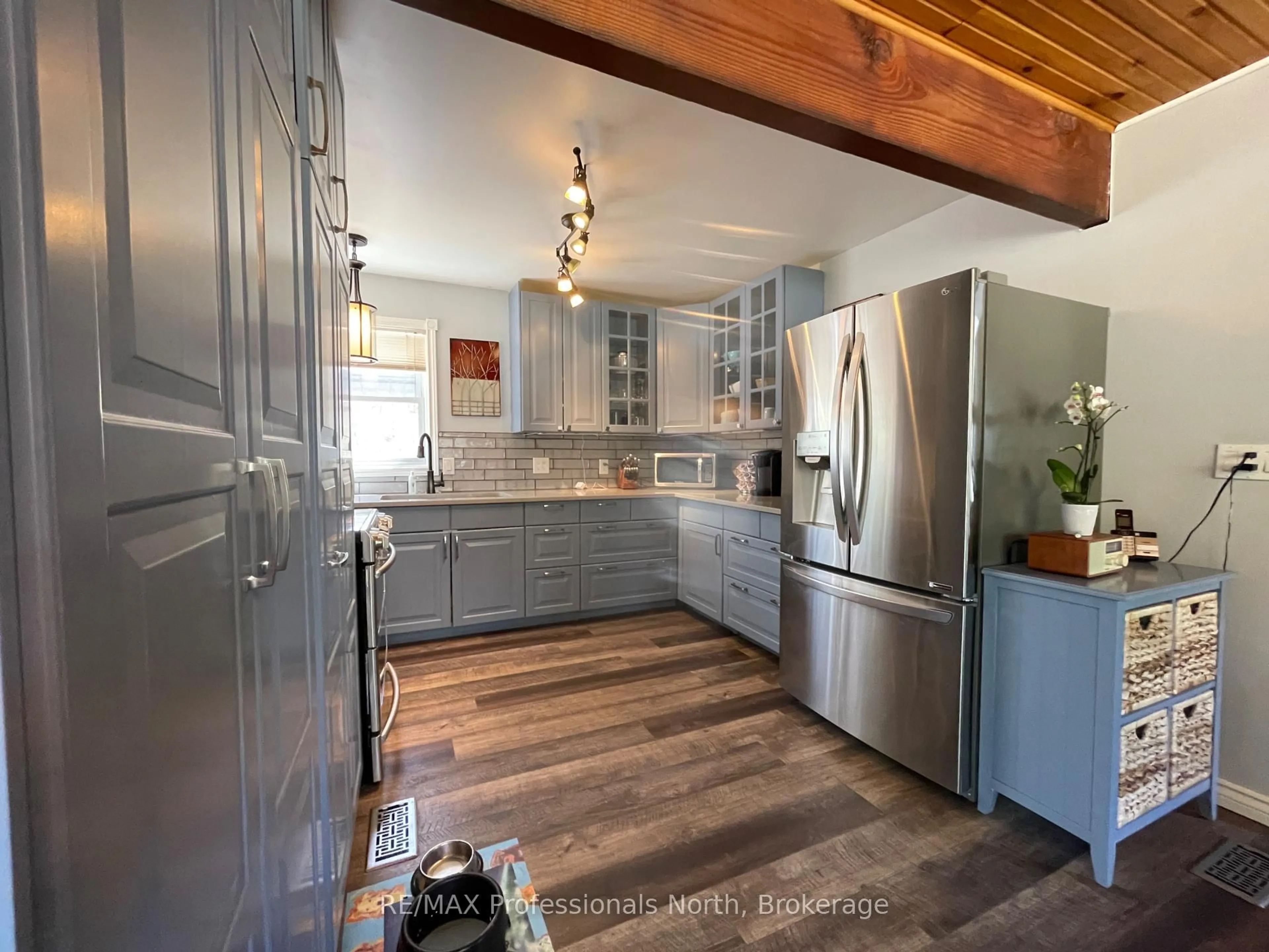 Open concept kitchen, unknown for 1158-8 Clearwater Lake Rd, Huntsville Ontario P0B 1L0