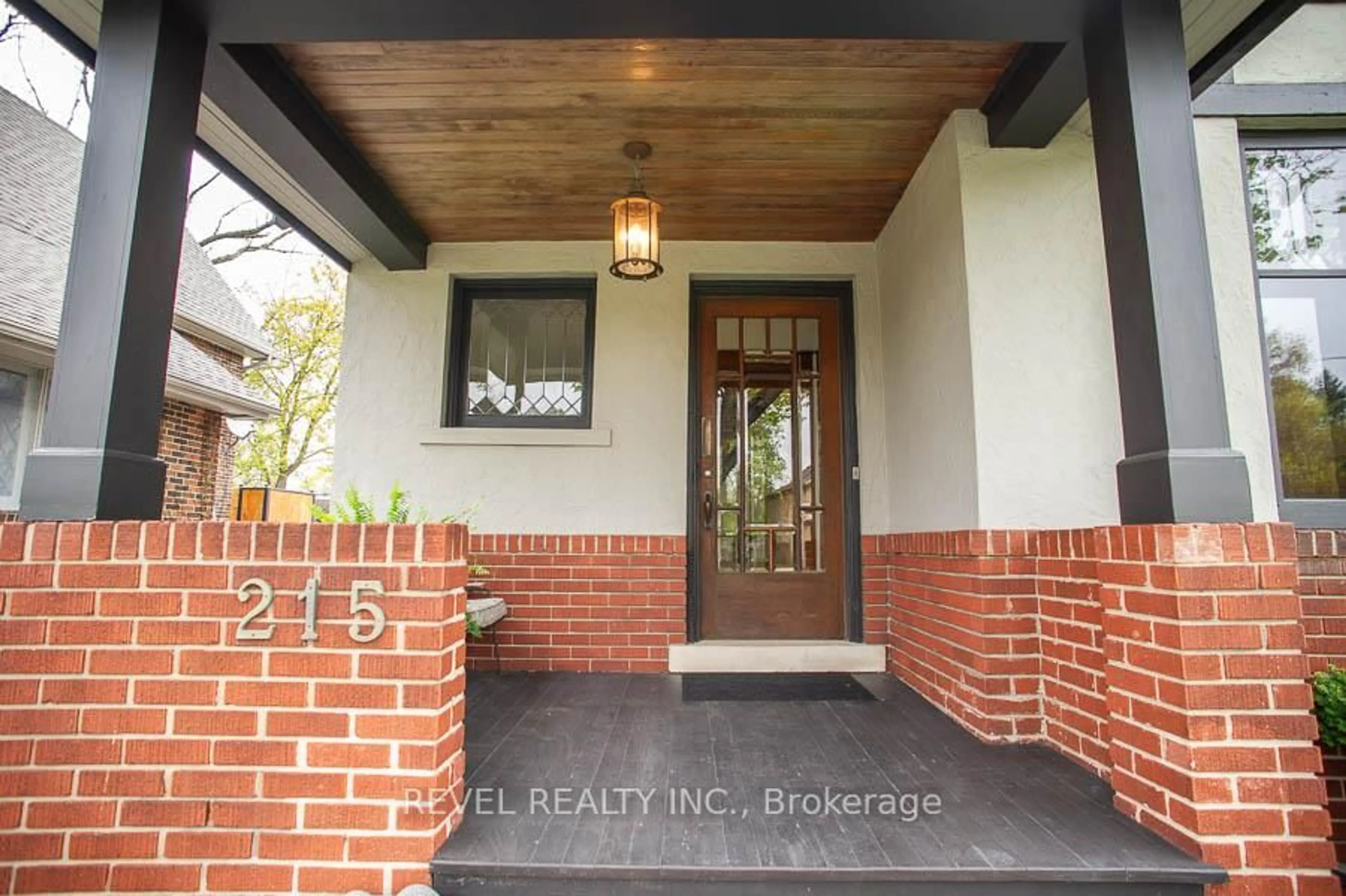 Home with brick exterior material, unknown for 215 Grand River St, Brant Ontario N3L 2N4