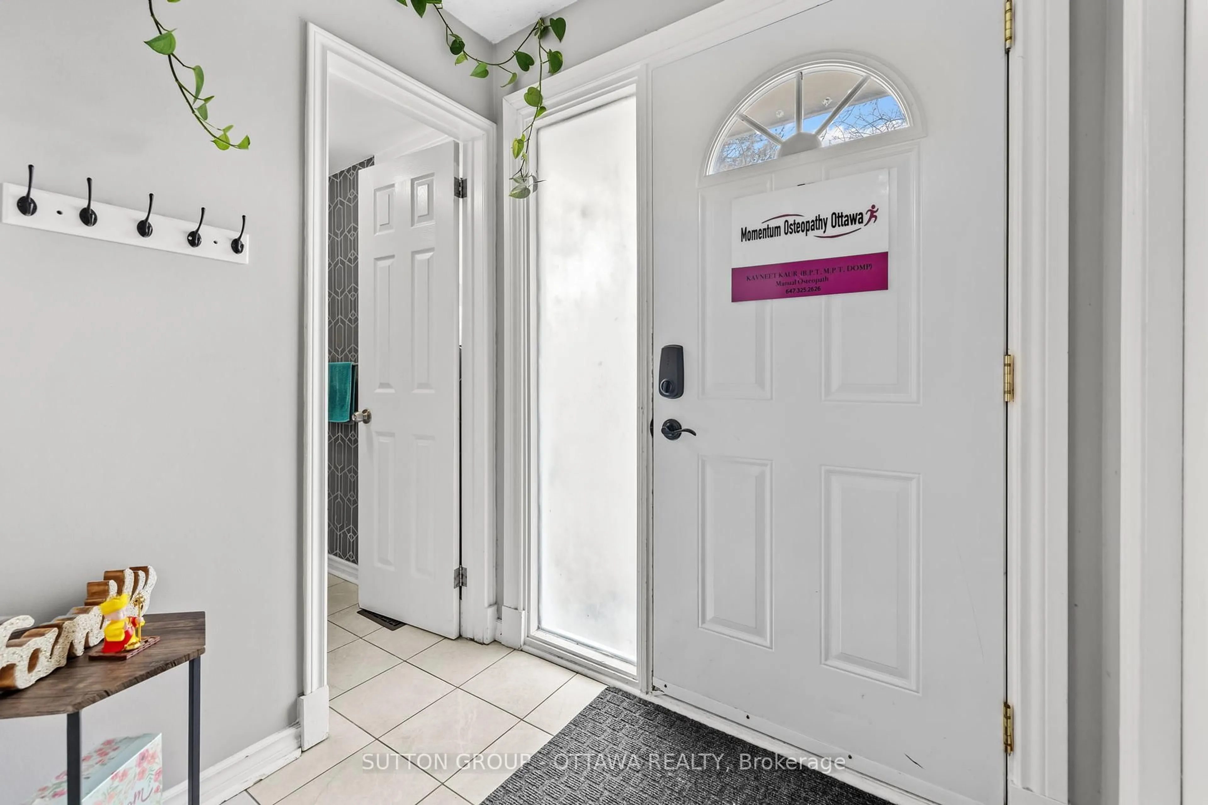 Indoor entryway for 35 Jackson Crt #65, Ottawa Ontario K2K 1B6