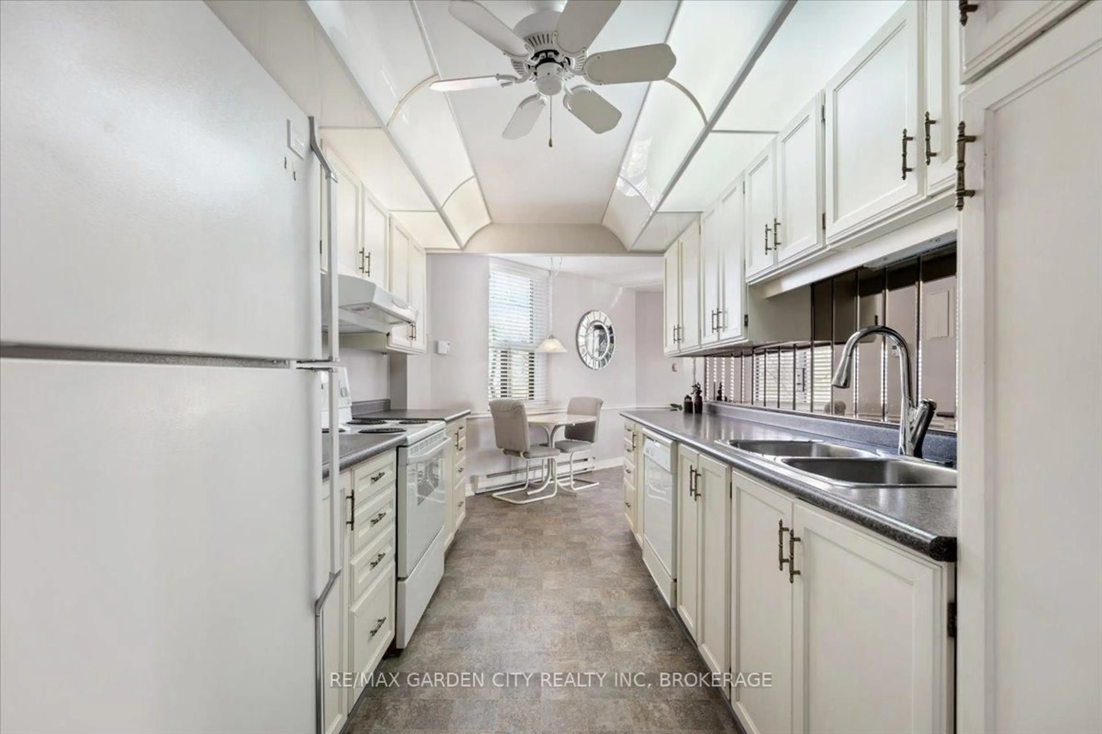 Standard kitchen, ceramic/tile floor for 200 Highway 20 Highway #402B, Pelham Ontario L0S 1E5