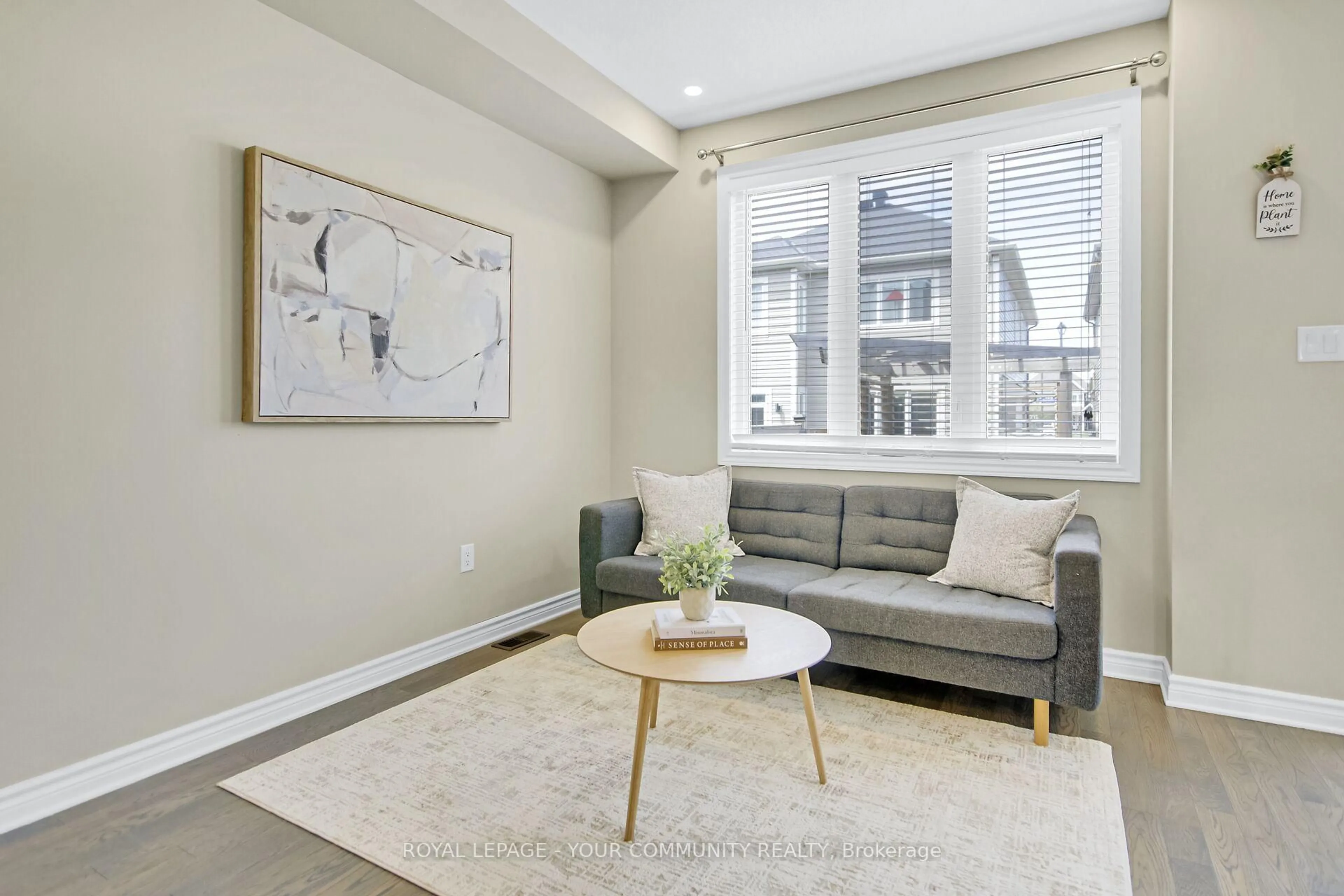 Living room with furniture, unknown for 910 Kilbirnie Dr, Ottawa Ontario K2J 6G5