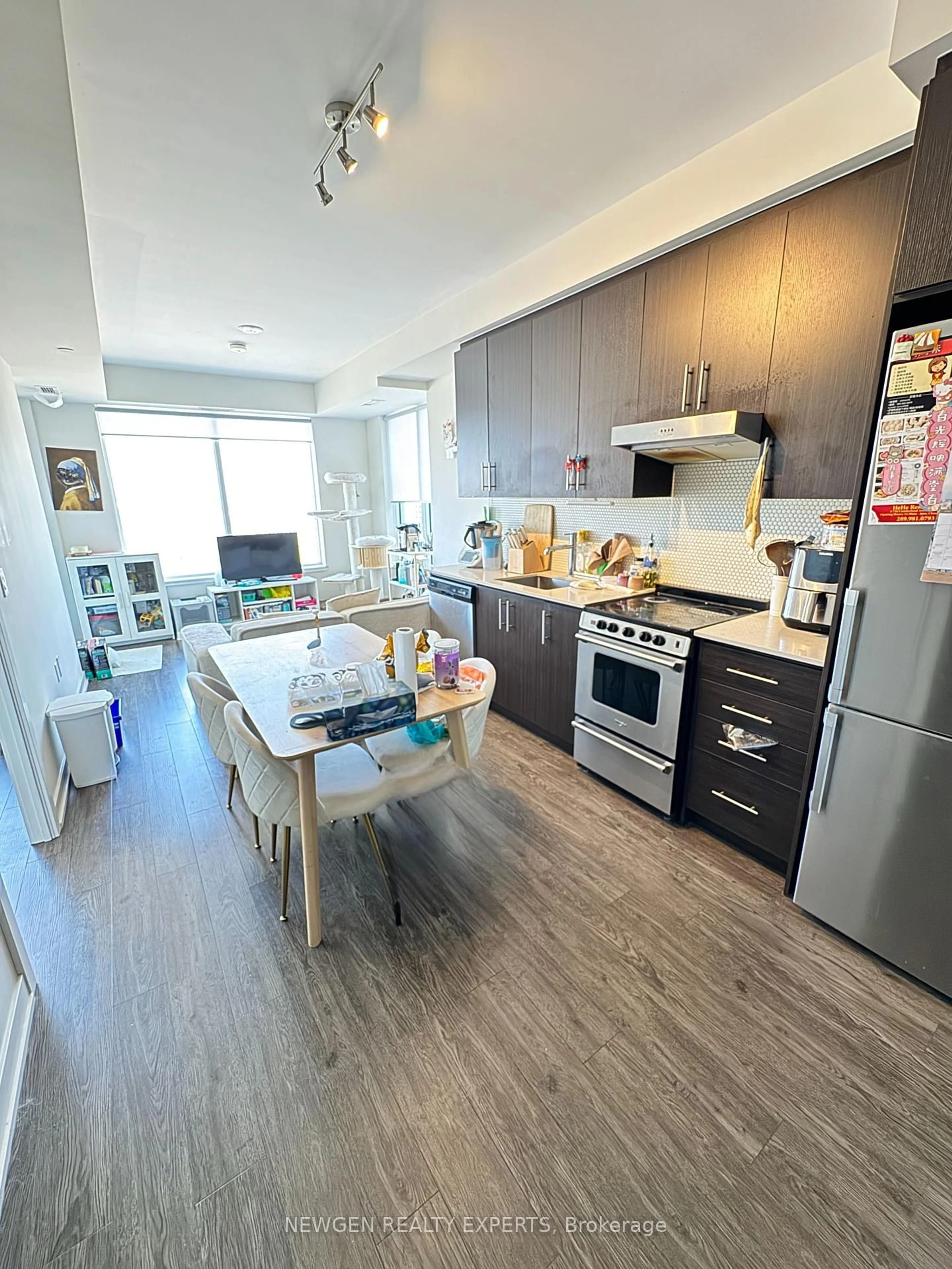 Open concept kitchen, wood/laminate floor for 212 King William St #1220, Hamilton Ontario L8R 0A7