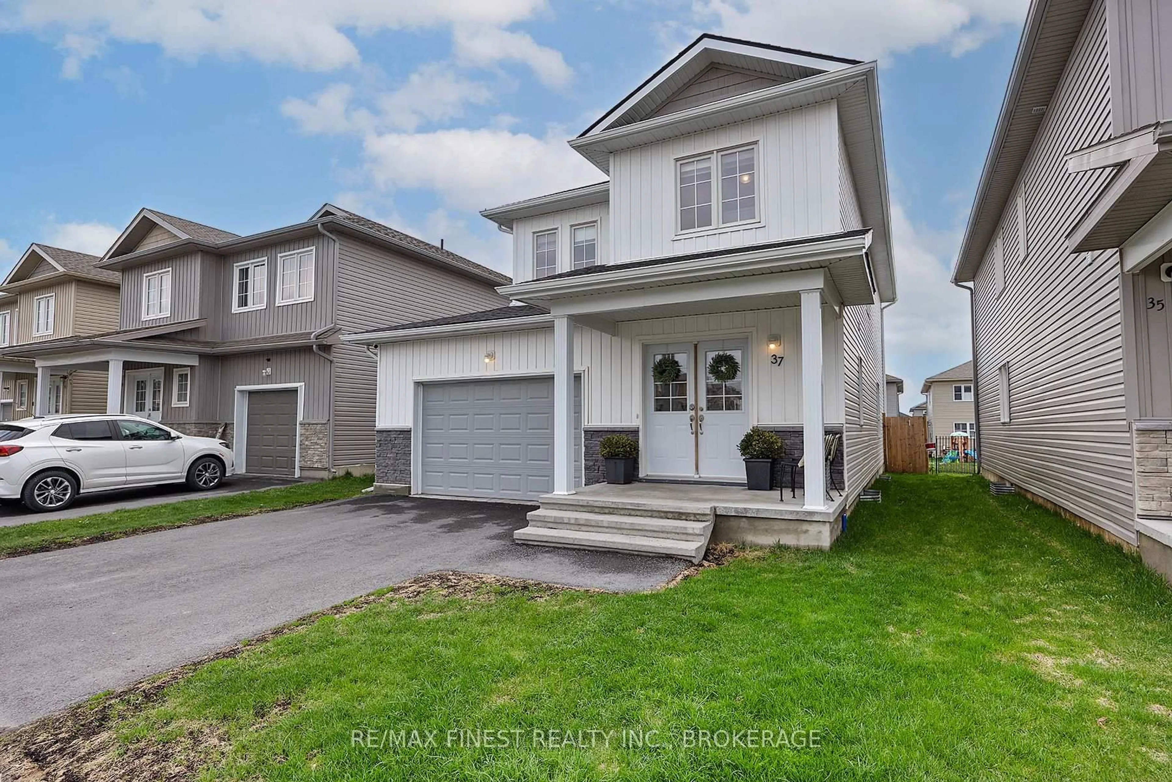 Home with vinyl exterior material, street for 37 Brennan Cres, Bissett Creek Ontario K0H 2H0