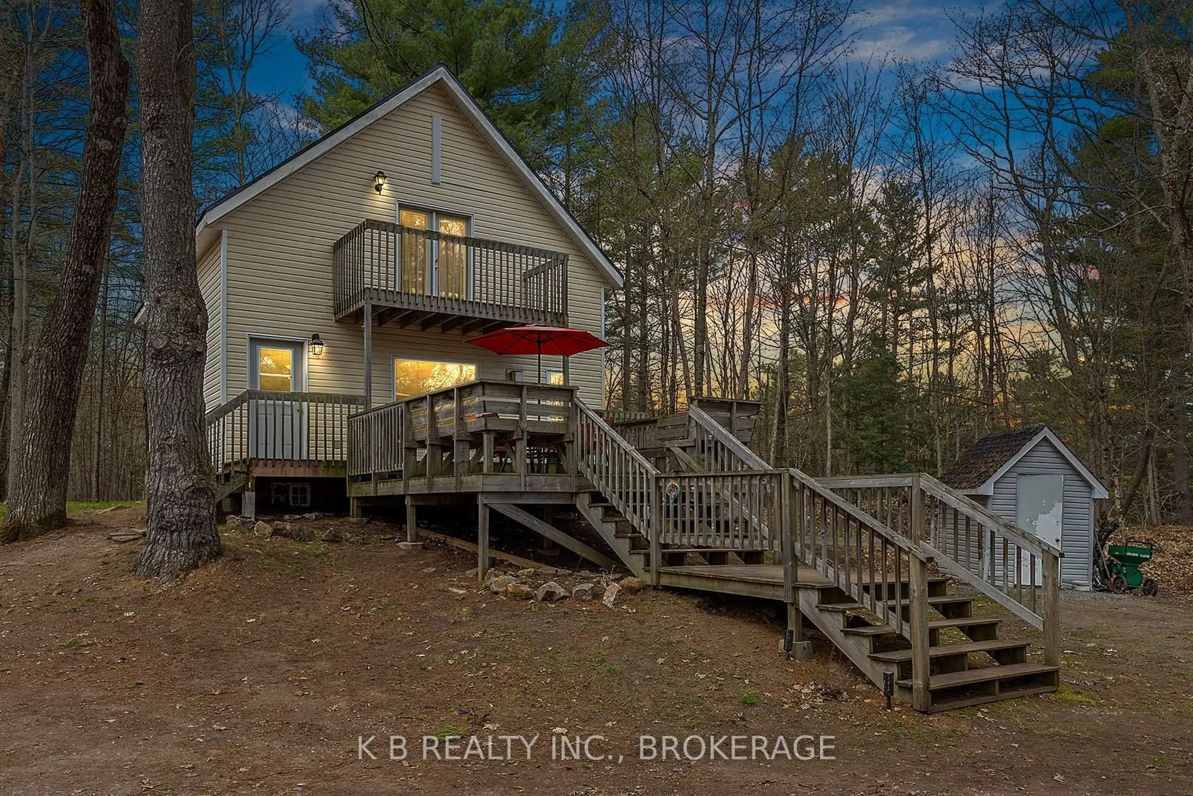 A pic from outside/outdoor area/front of a property/back of a property/a pic from drone, unknown for 1035 Cozy Ridge Lane, Hartington Ontario K0H 1W0