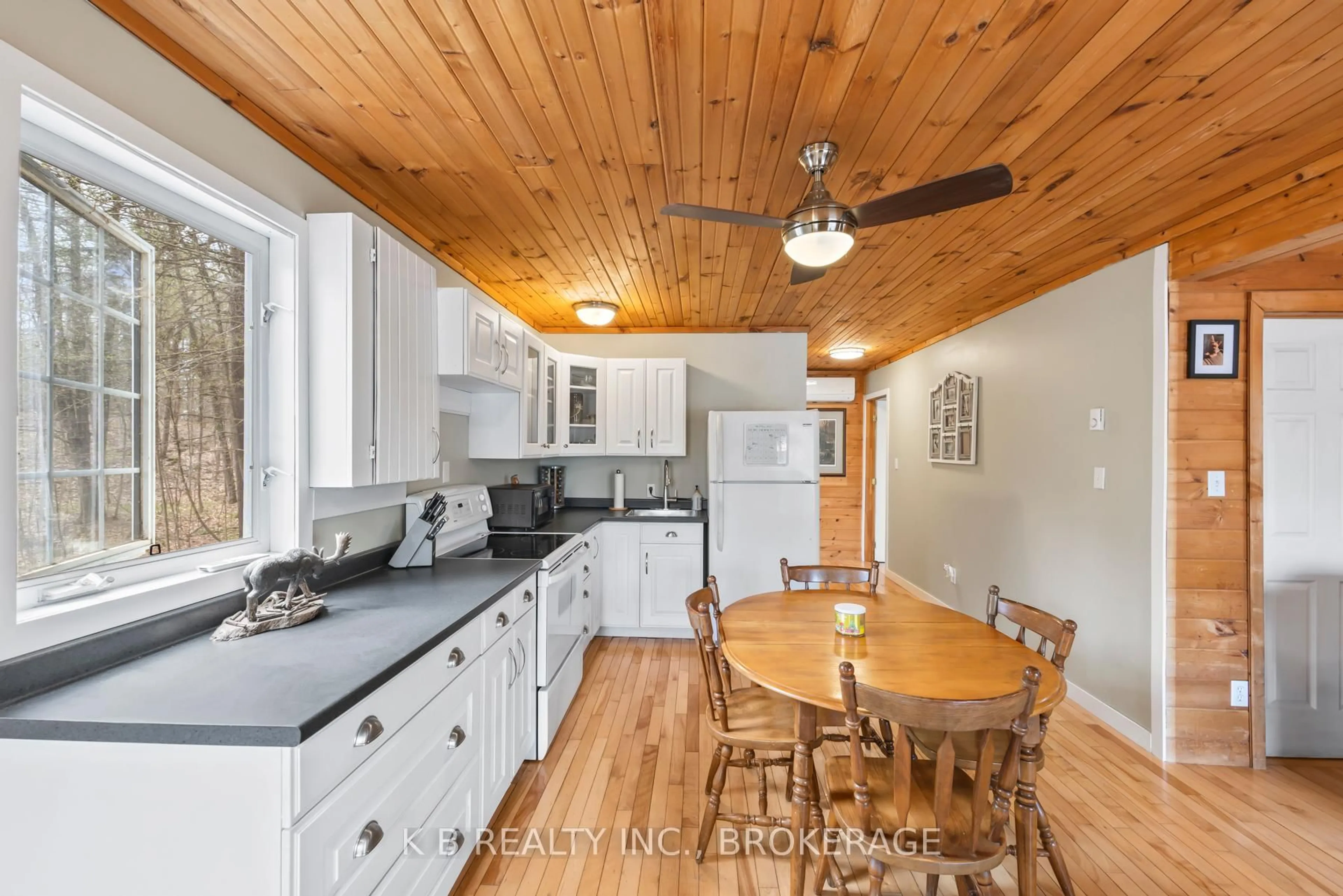 Open concept kitchen, unknown for 1035 Cozy Ridge Lane, Hartington Ontario K0H 1W0