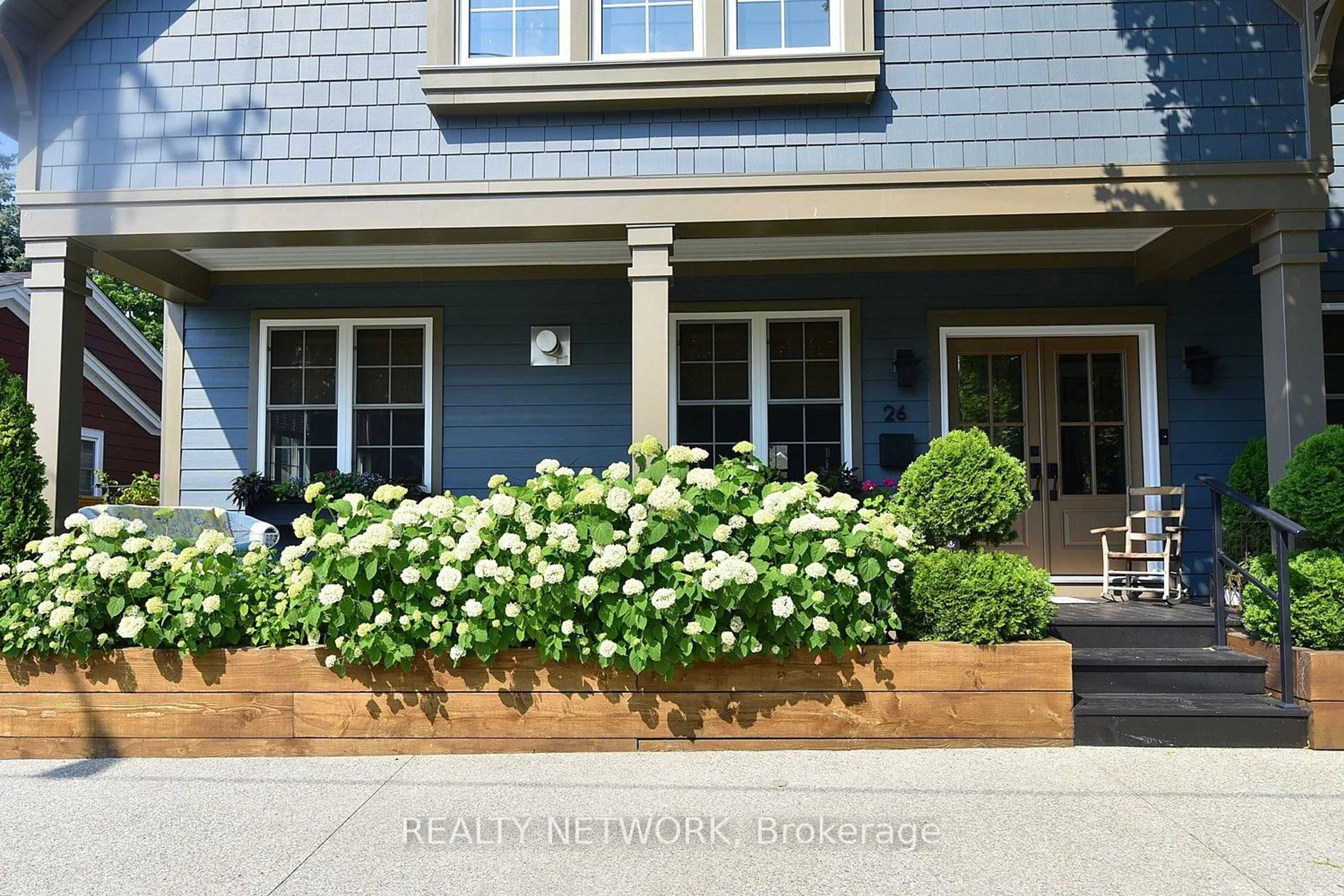 Indoor entryway for 26 Corbett Ave, St. Catharines Ontario L2N 5M7