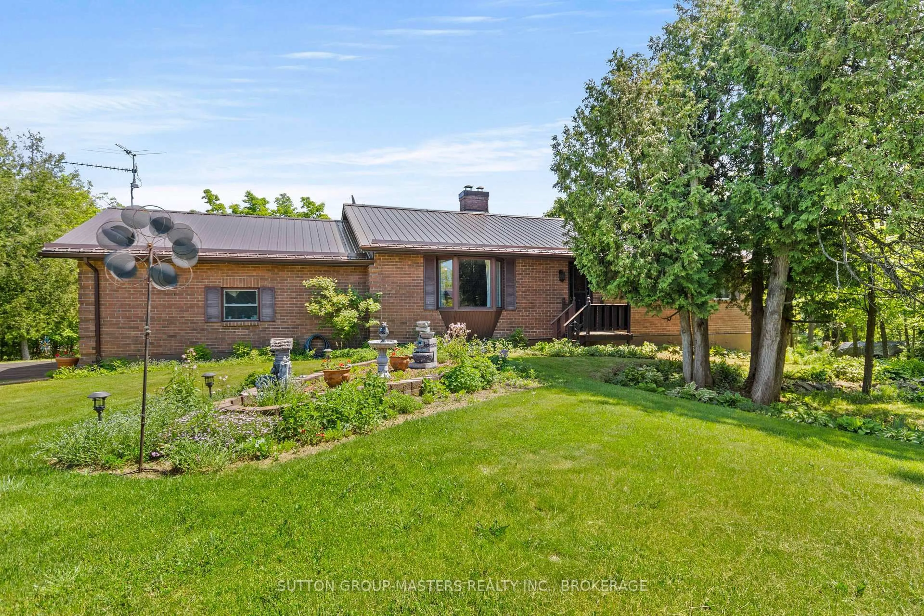 A pic from outside/outdoor area/front of a property/back of a property/a pic from drone, street for 4822 BATTERSEA Rd, Battersea Ontario K0H 1H0