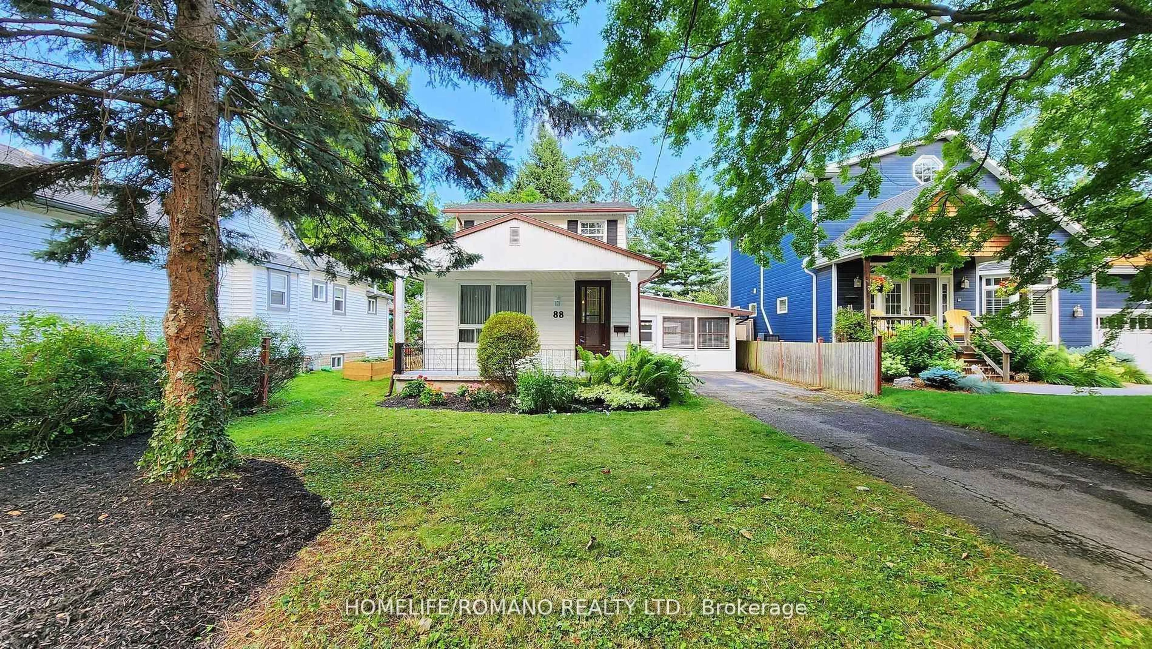 A pic from outside/outdoor area/front of a property/back of a property/a pic from drone, street for 88 Bayview Dr, St. Catharines Ontario L2N 4Z1