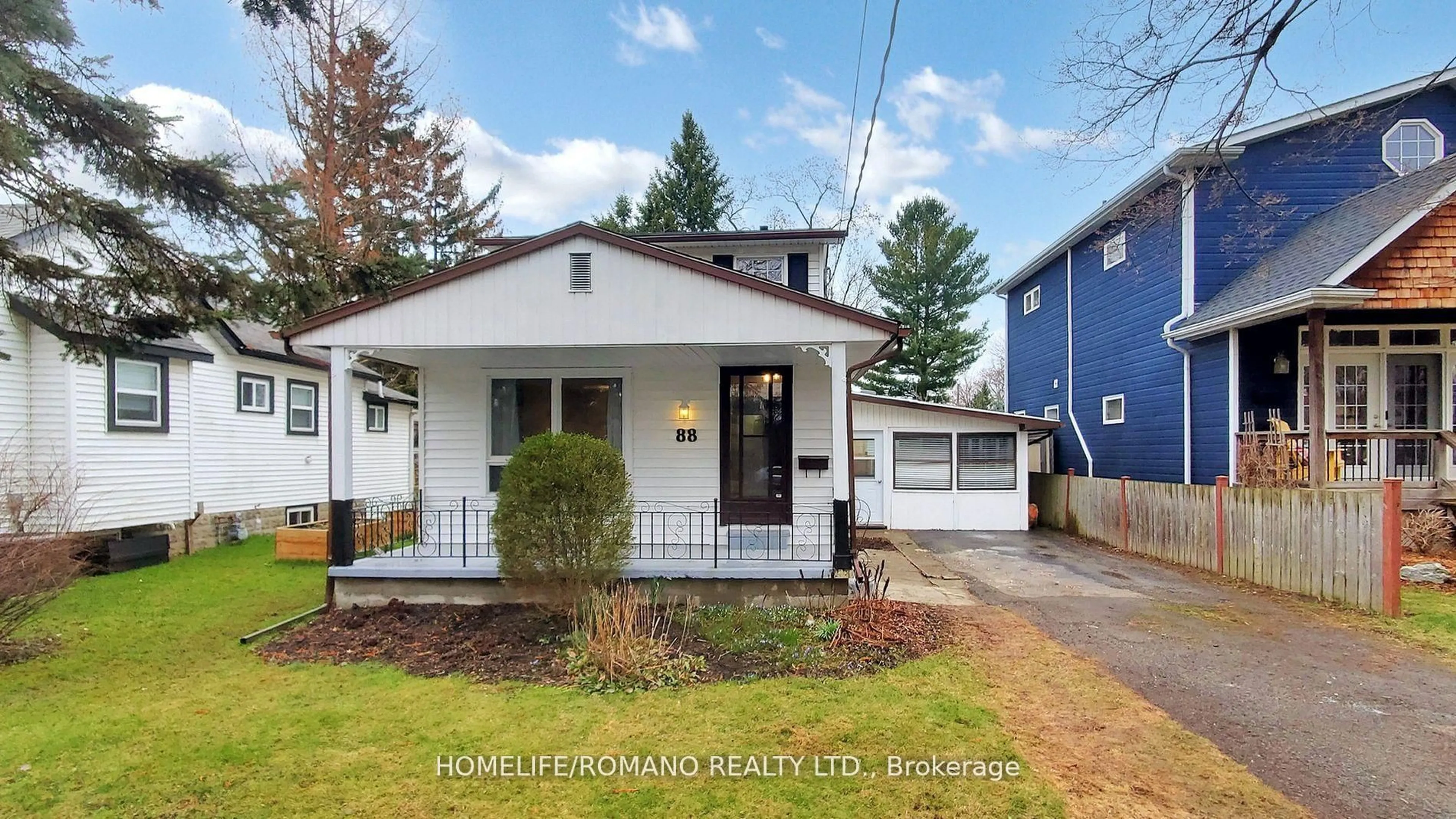 Home with vinyl exterior material, street for 88 Bayview Dr, St. Catharines Ontario L2N 4Z1